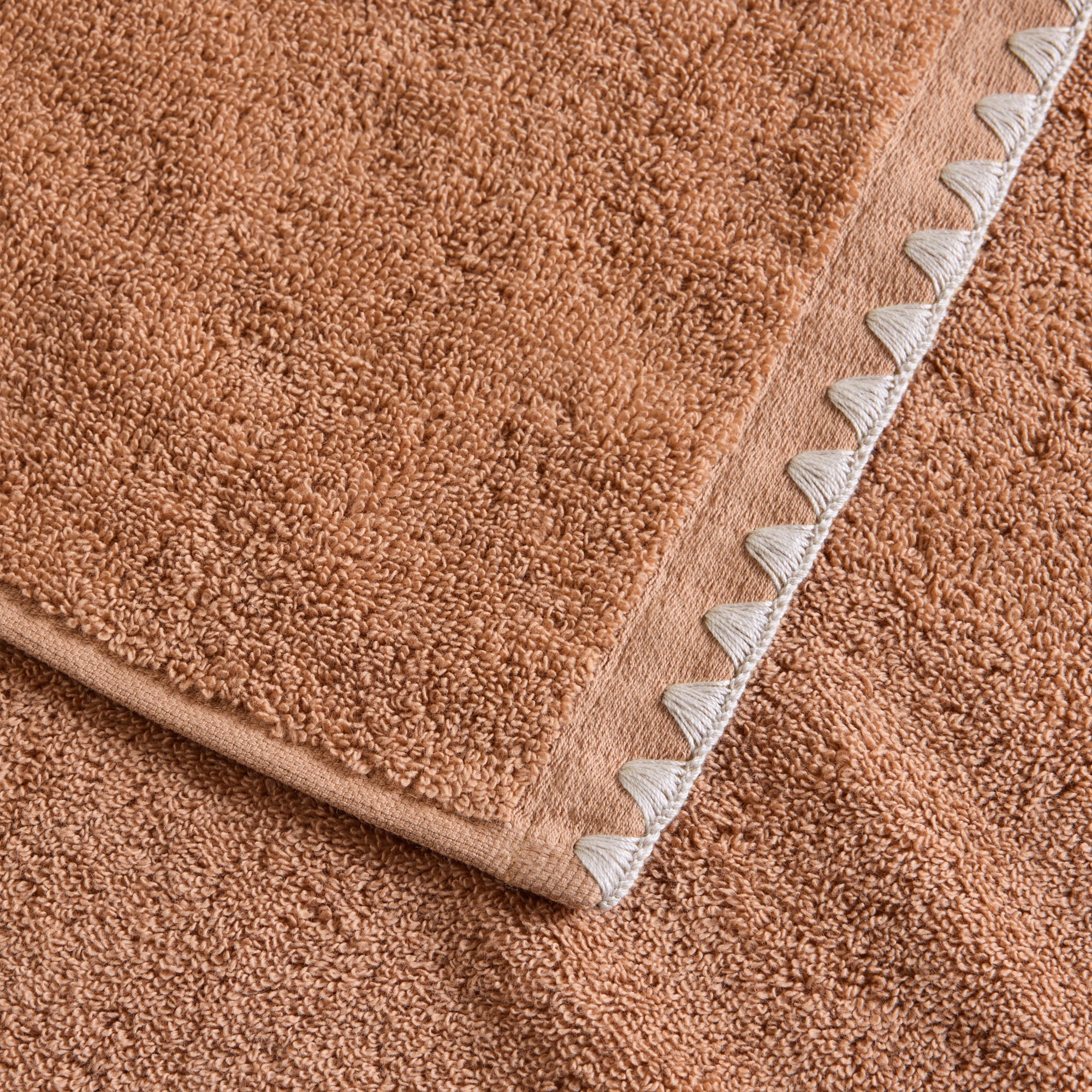 Serviette de toilette NERYDA terre d'argile et beige