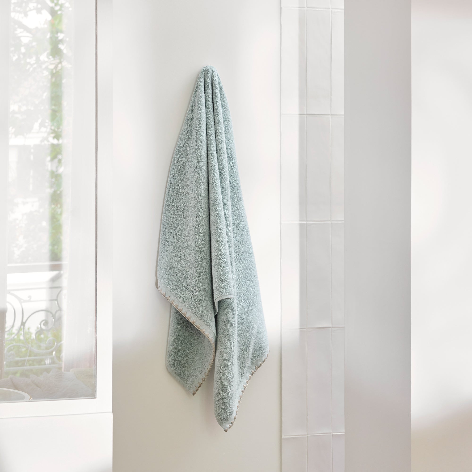Serviette de toilette NERYDA céladon et beige