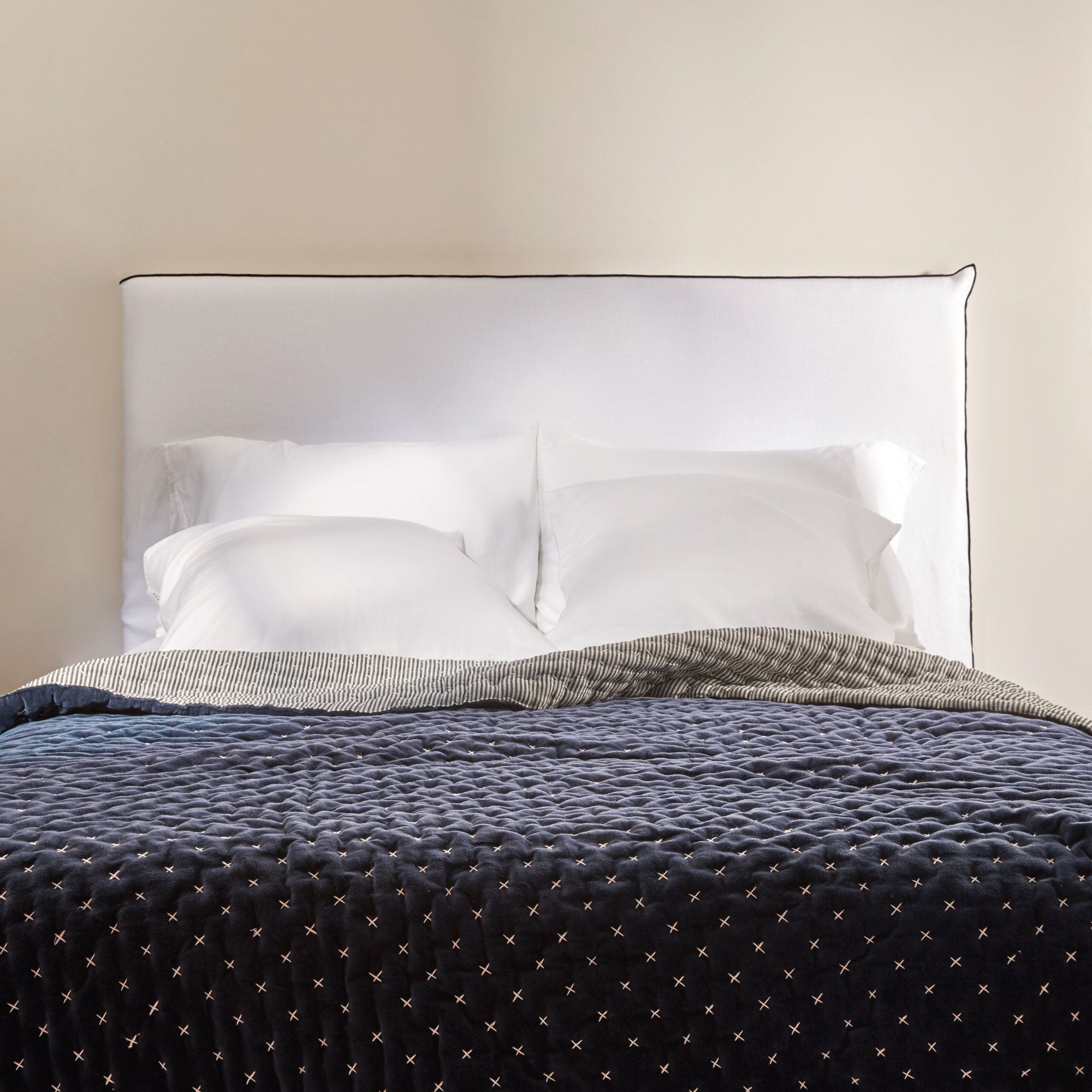 Couvre-lit matelassé MALO bleu nuit