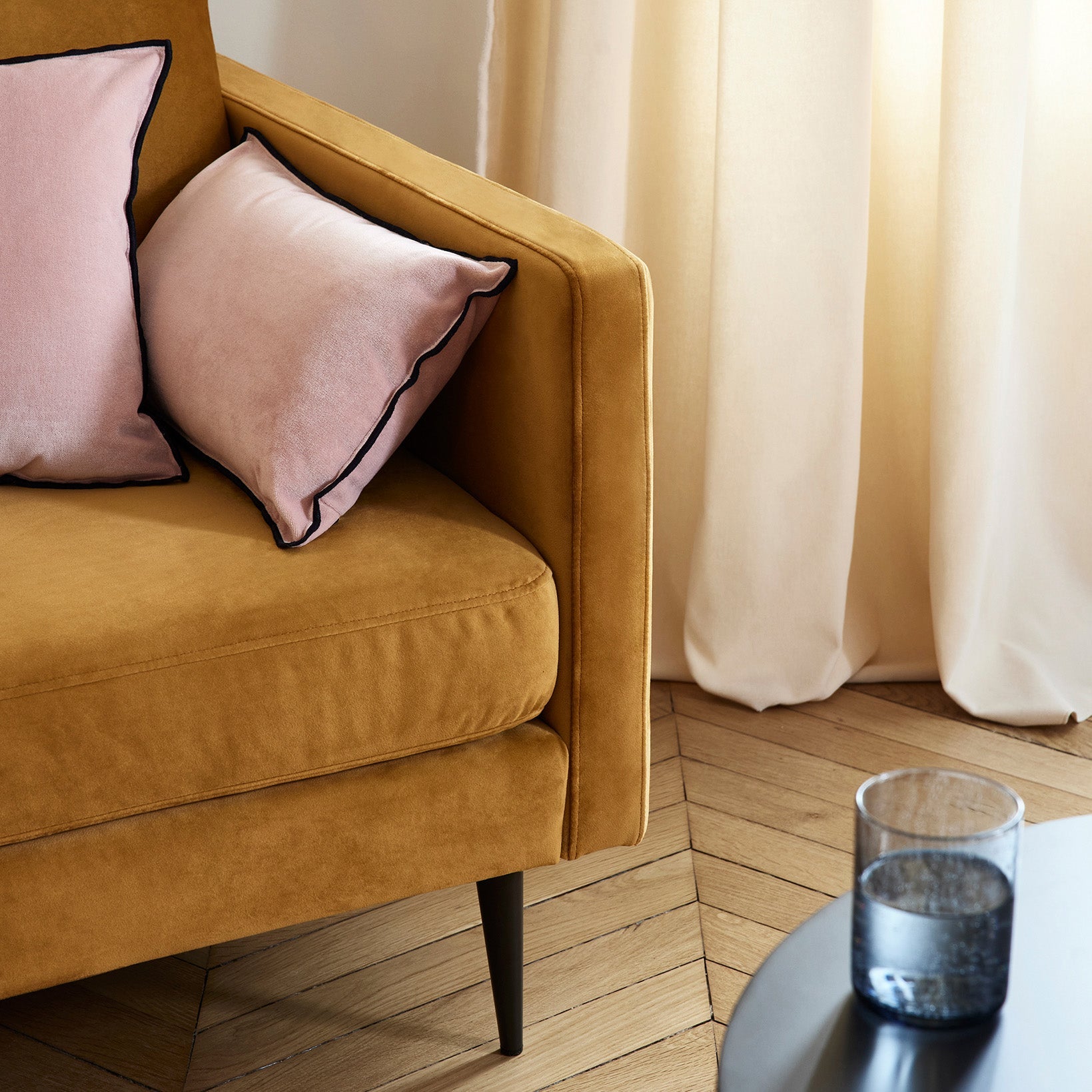 Fauteuil CESARE velours moutarde
