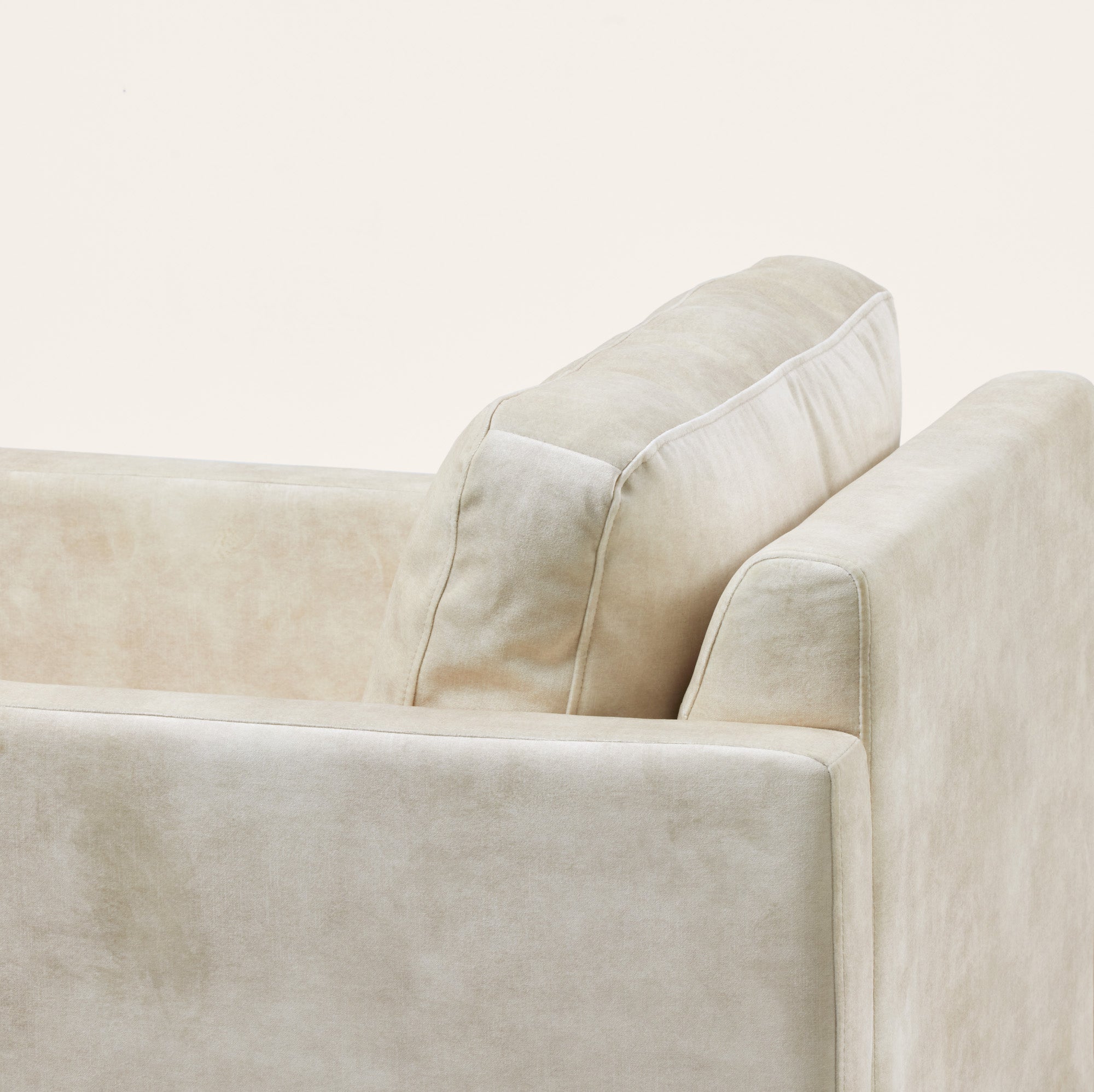 Fauteuil CESARE velours vintage calcaire