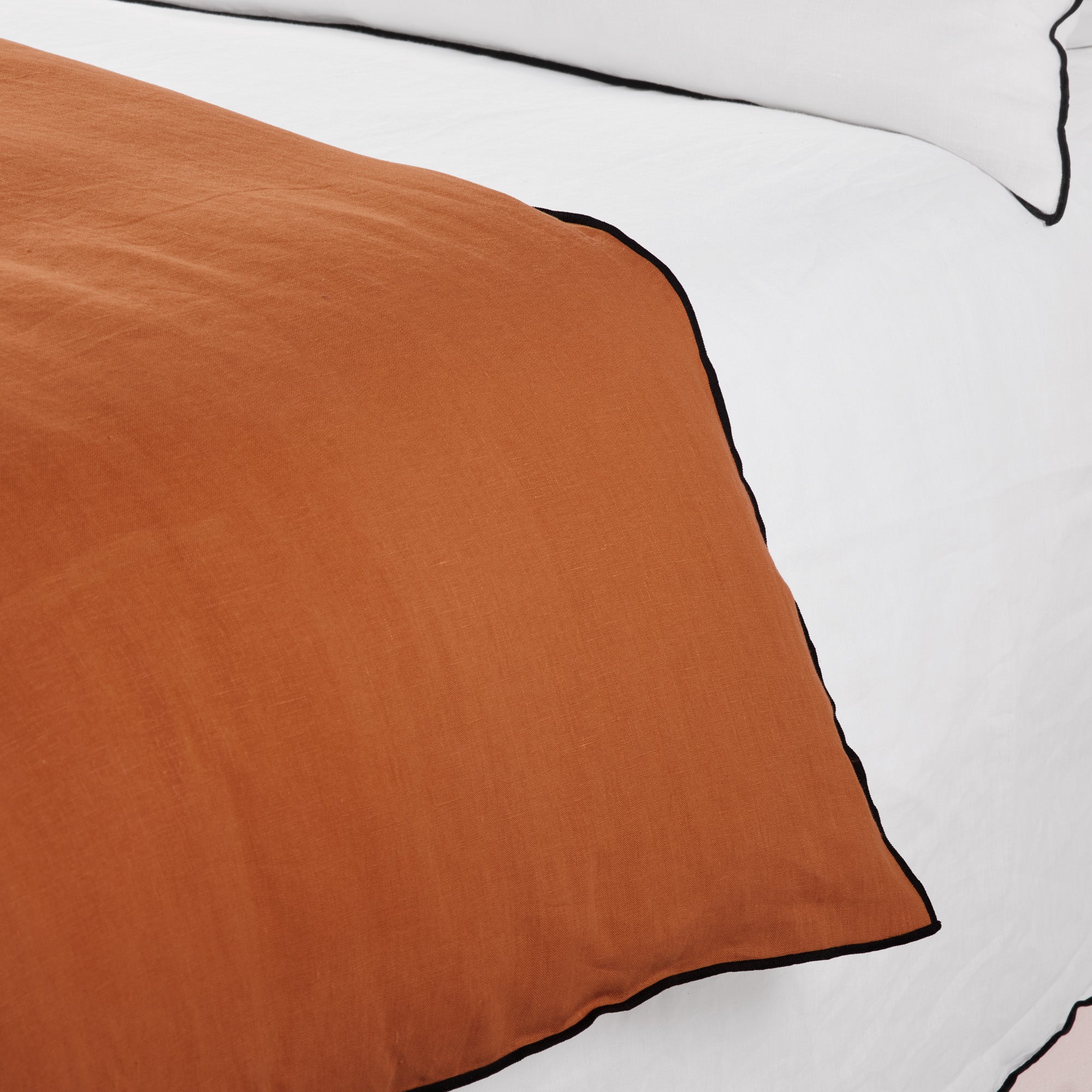 Housse d'édredon CARLINA terracotta et bourdon noir
