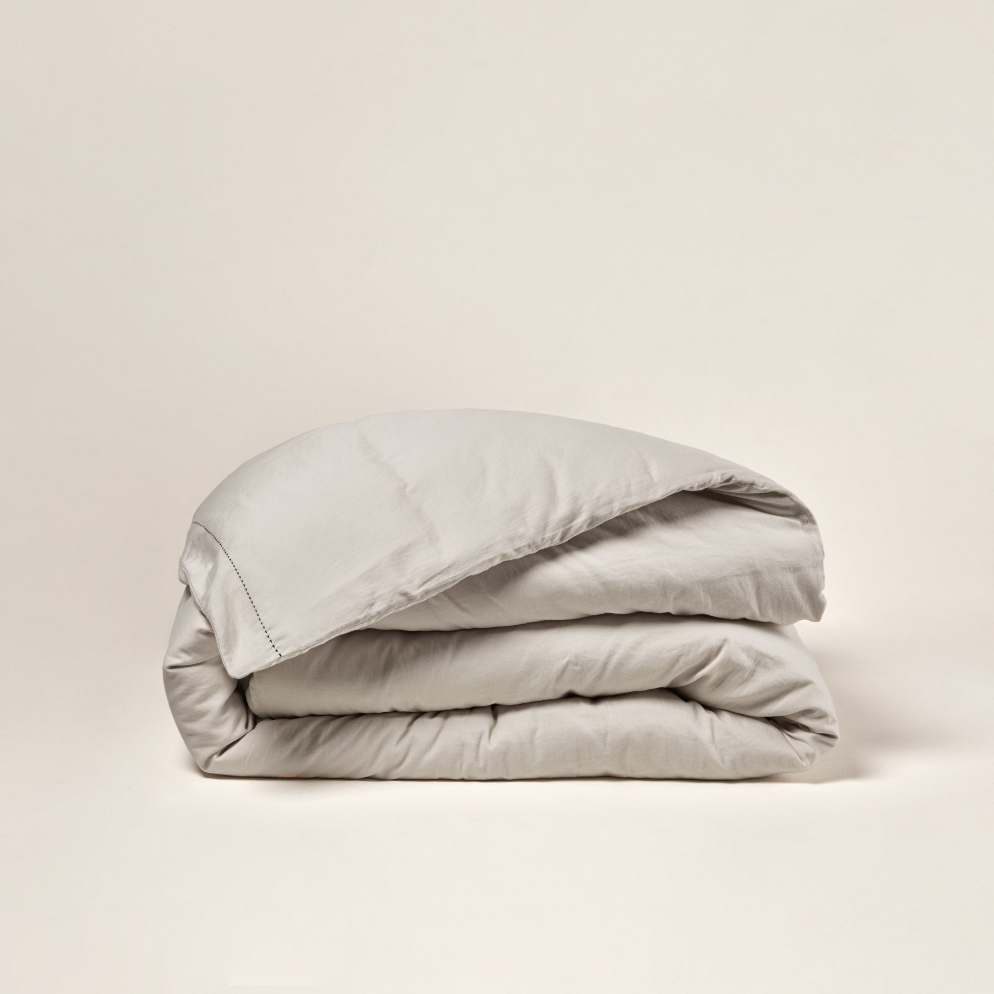 Housse de couette ANOUK galet et point sellier noir