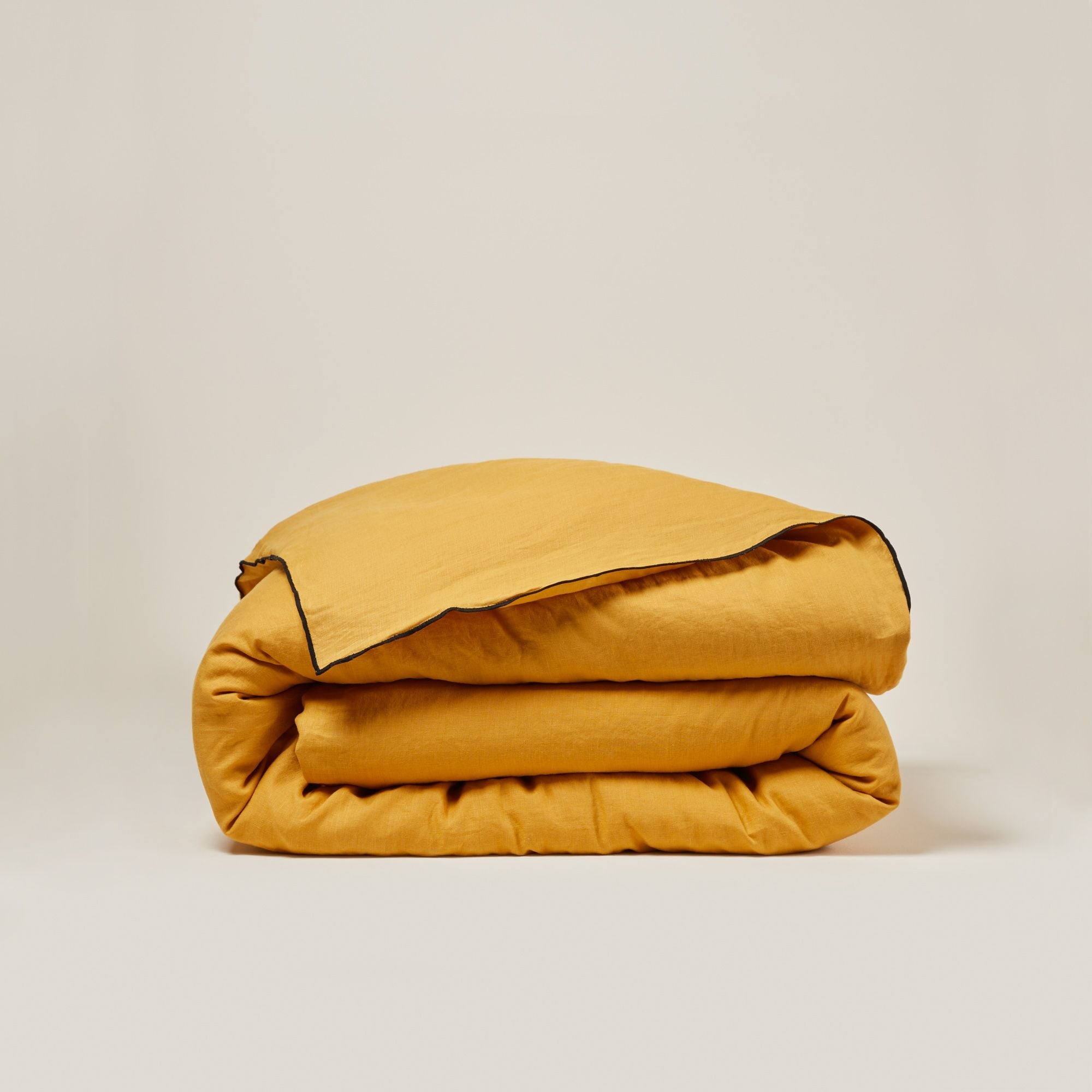 Housse de couette CARLINA ocre et bourdon noir