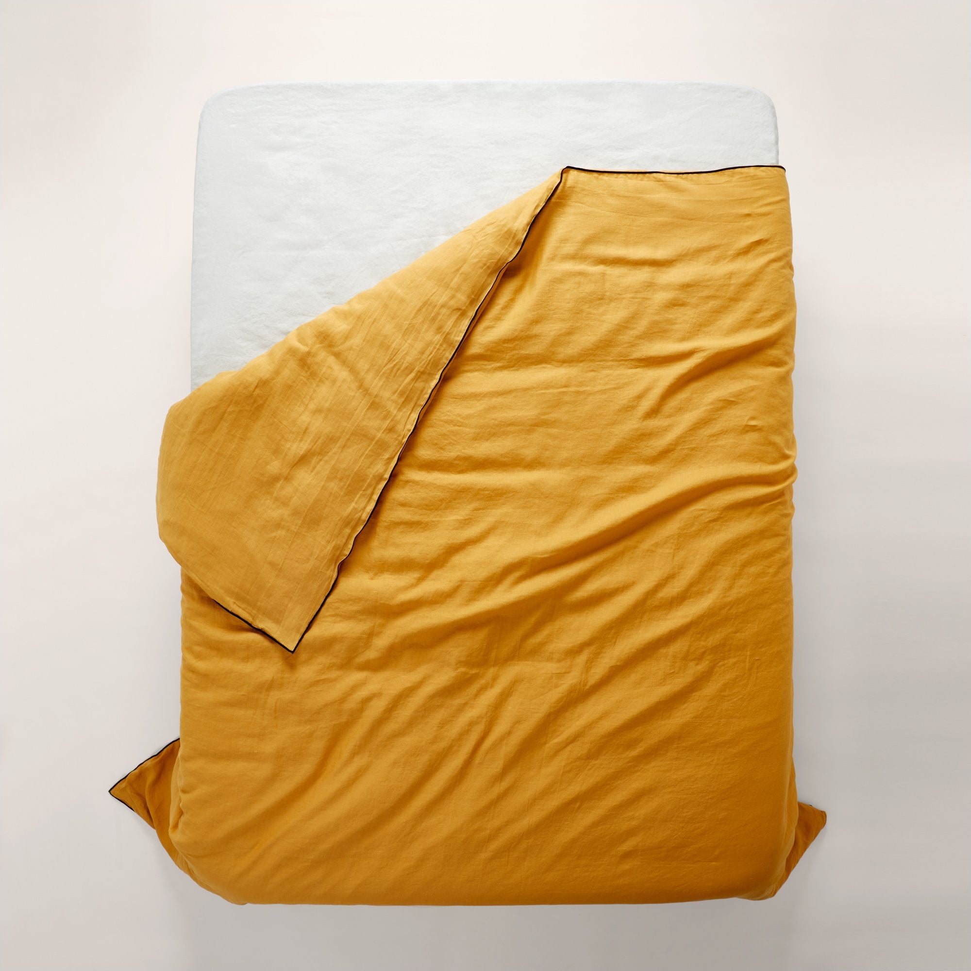 Housse de couette CARLINA ocre et bourdon noir