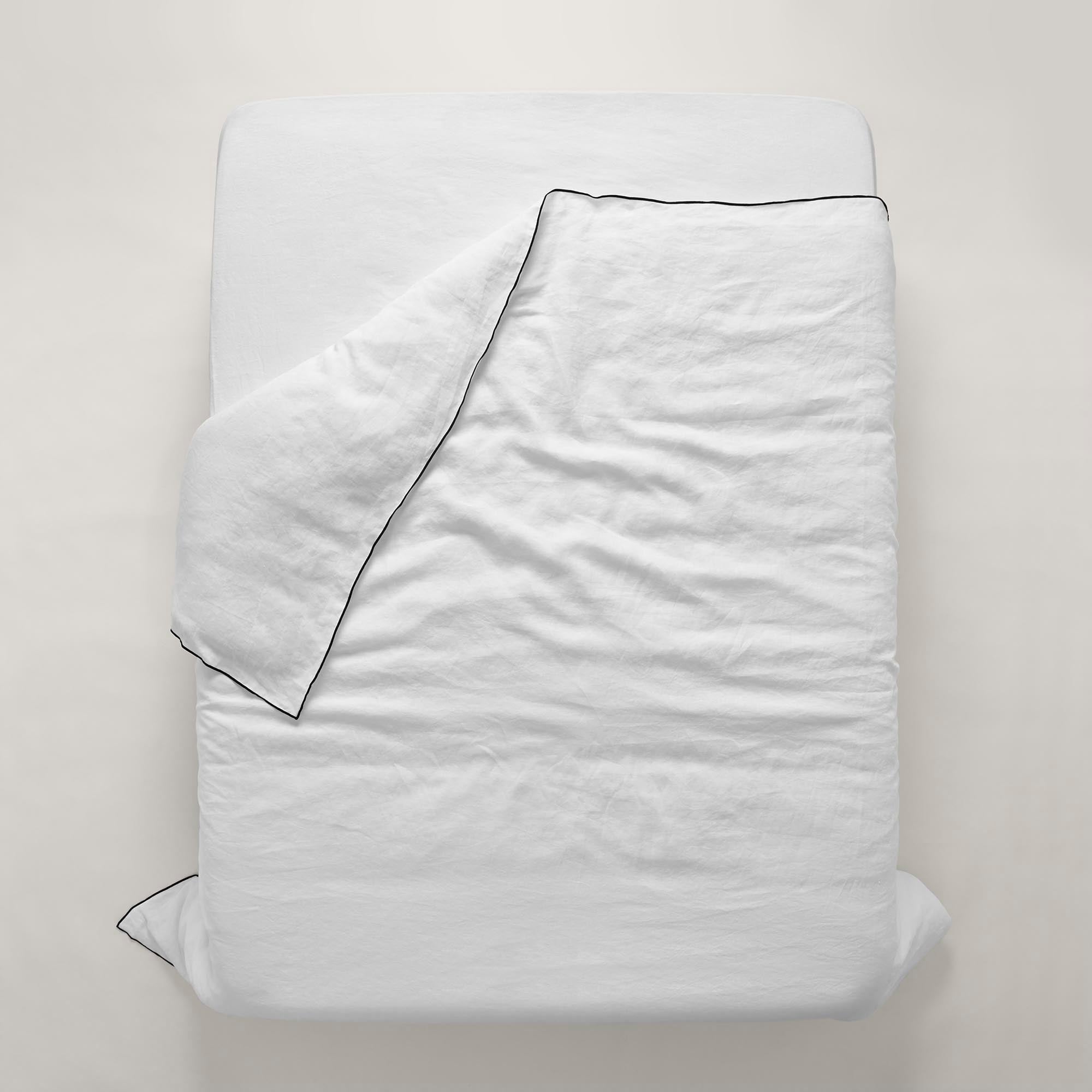 Housse de couette CARLINA blanc pur et bourdon noir