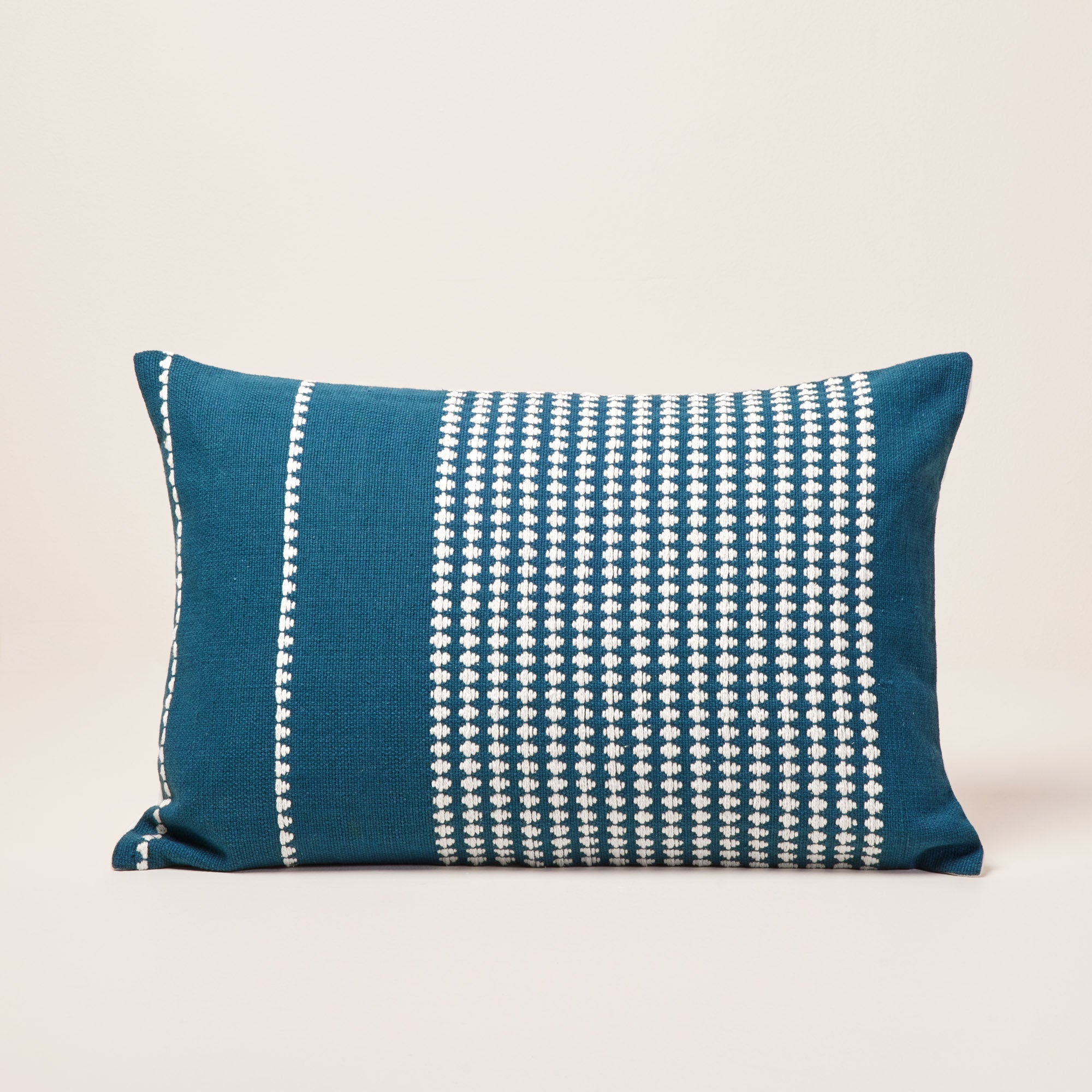 Housse de coussin ADORRA bleu pétrole