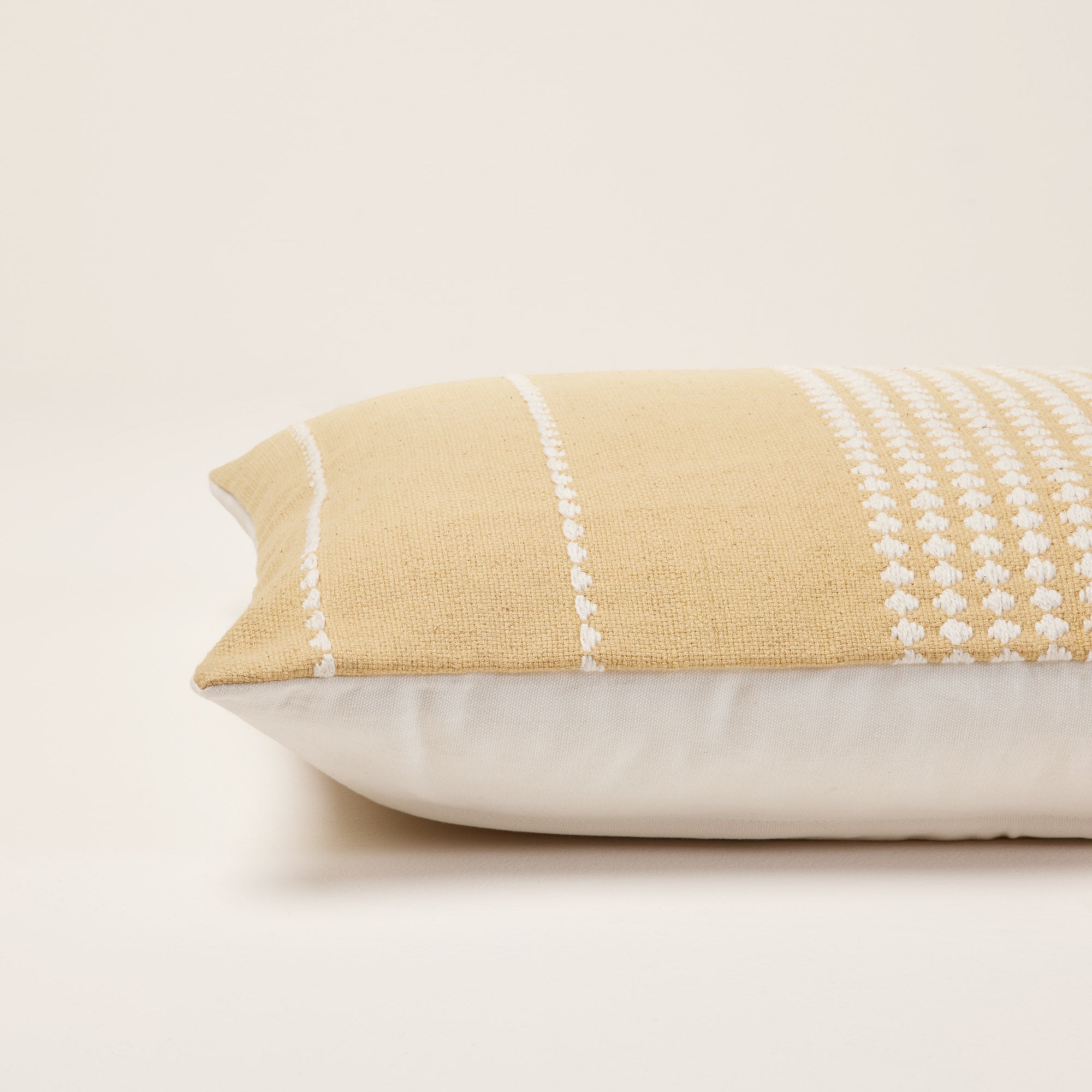 Housse de coussin ADORRA jaune maïs