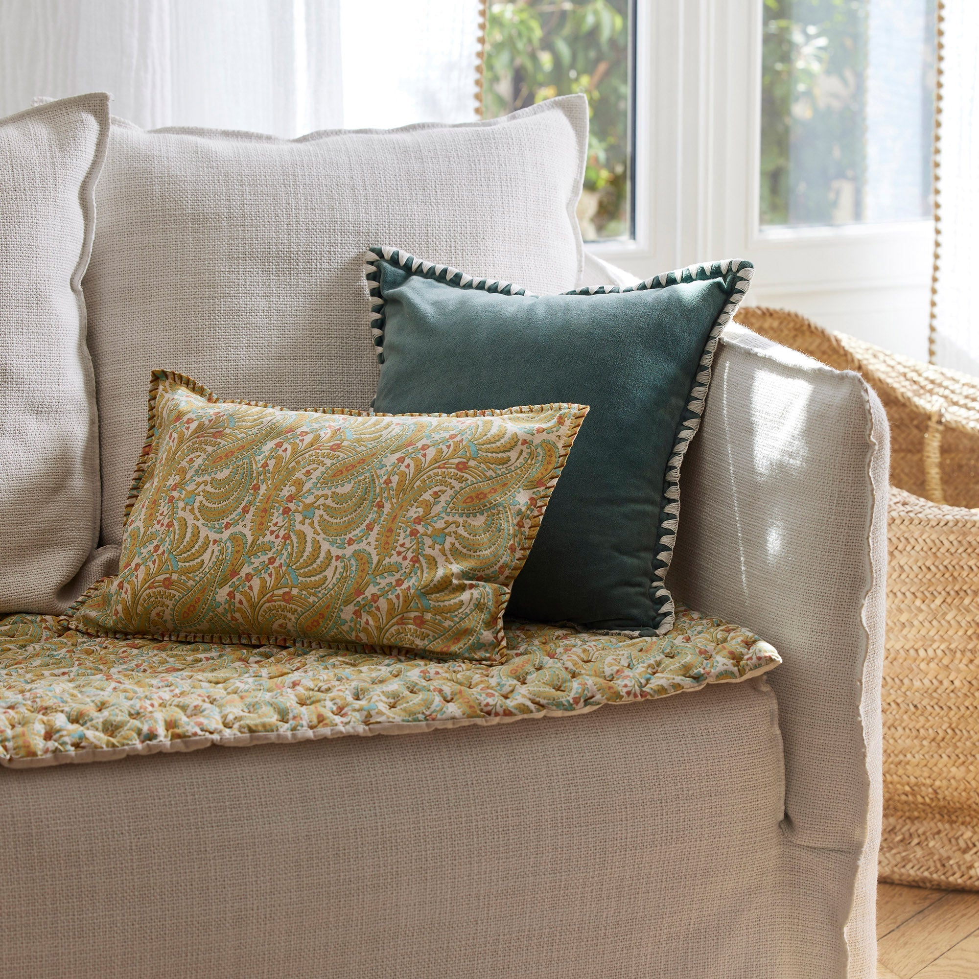 Housse de coussin ANJALI céladon et naturel