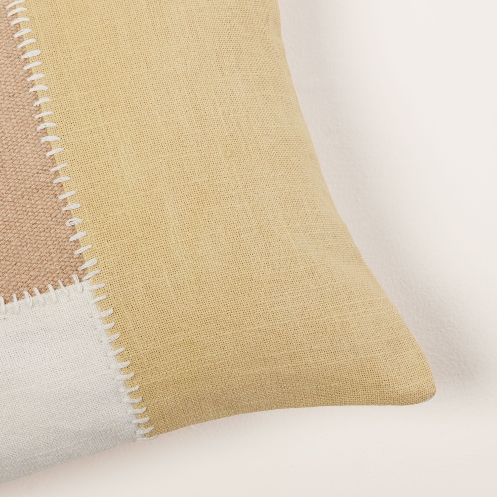 Housse de coussin AREZ jaune maïs et sienne