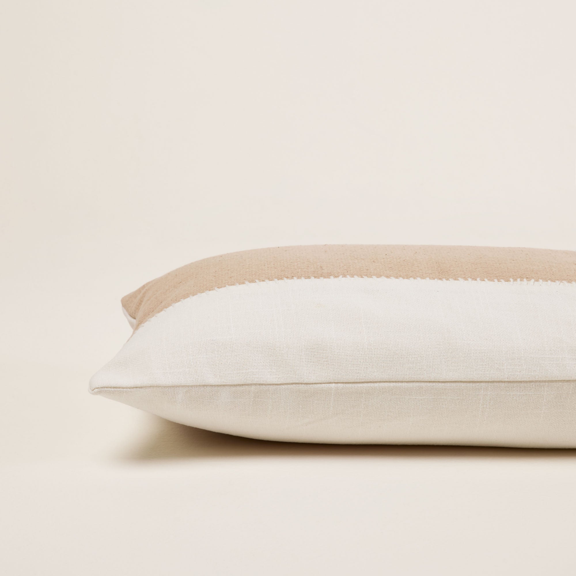 Housse de coussin AREZ jaune maïs et sienne