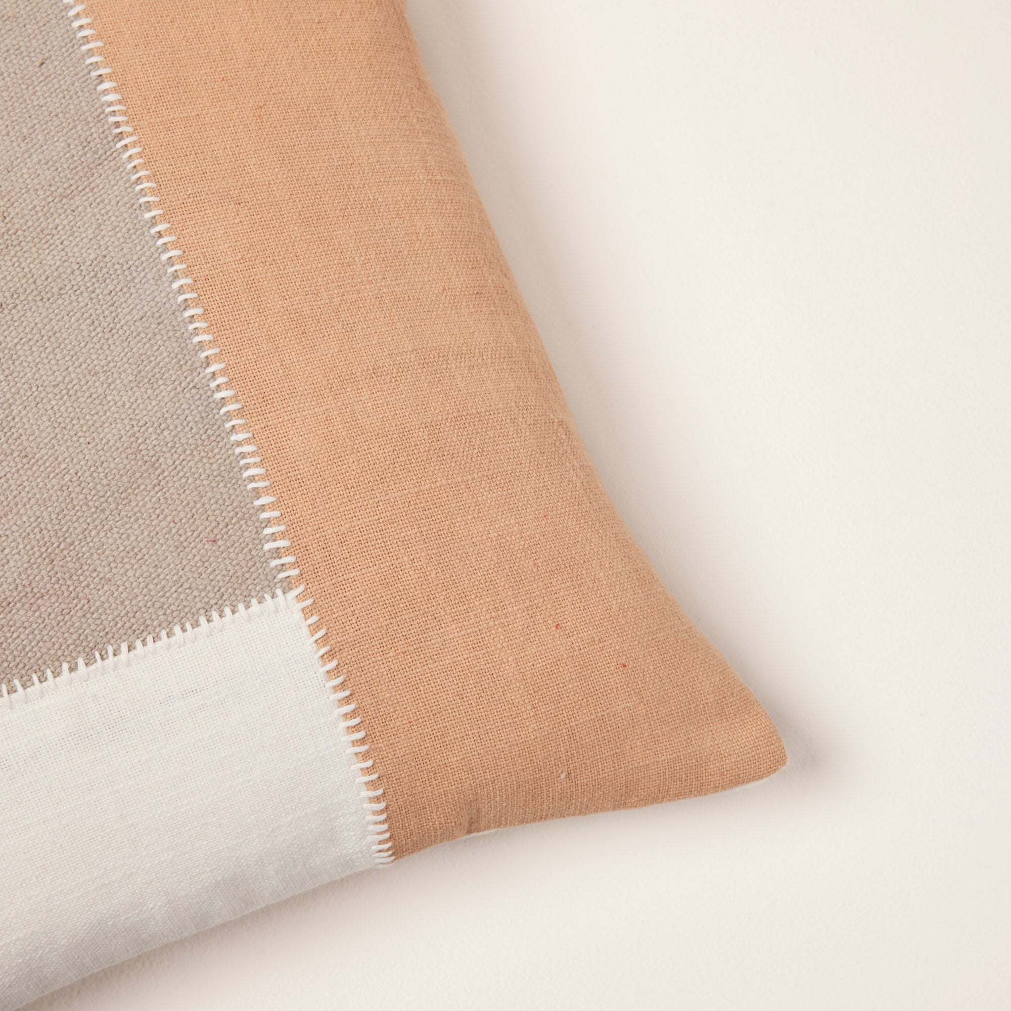 Housse de coussin AREZ sienne et cendré