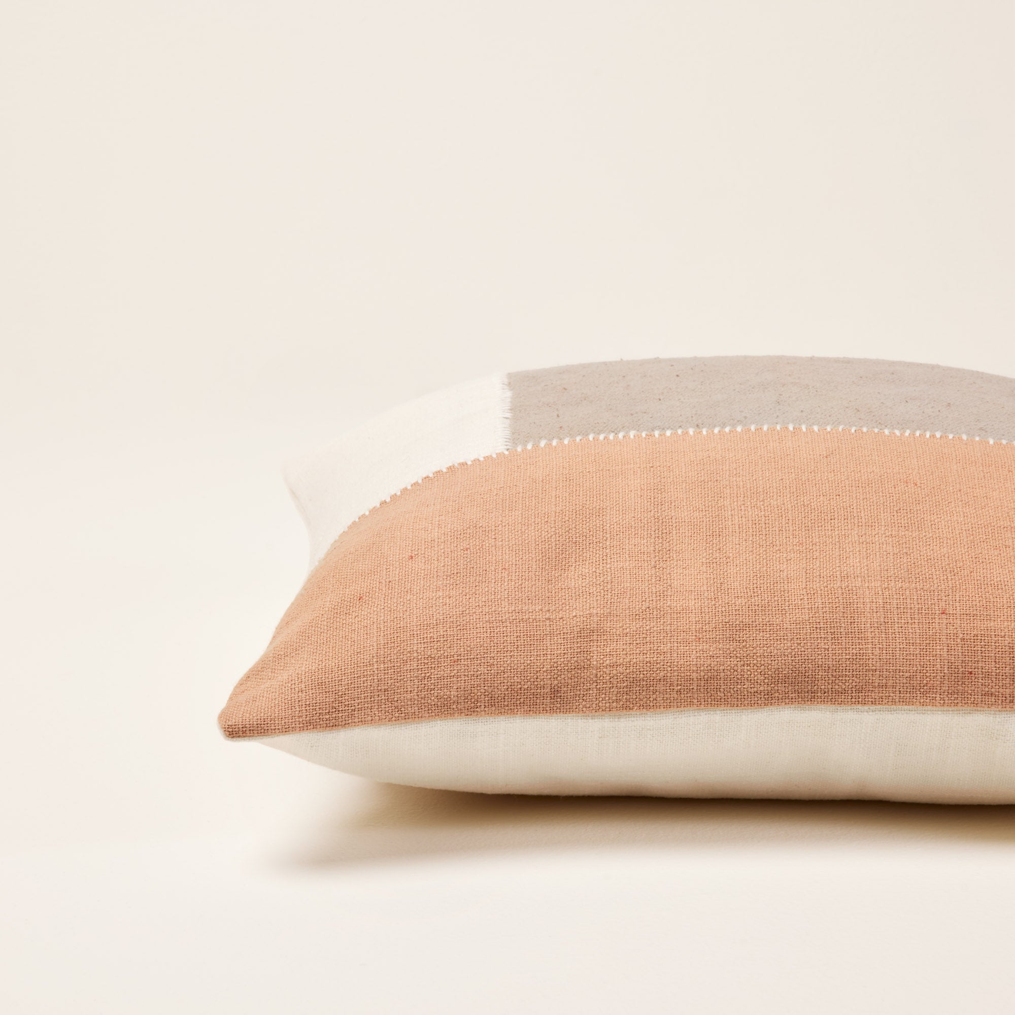 Housse de coussin AREZ sienne et cendré