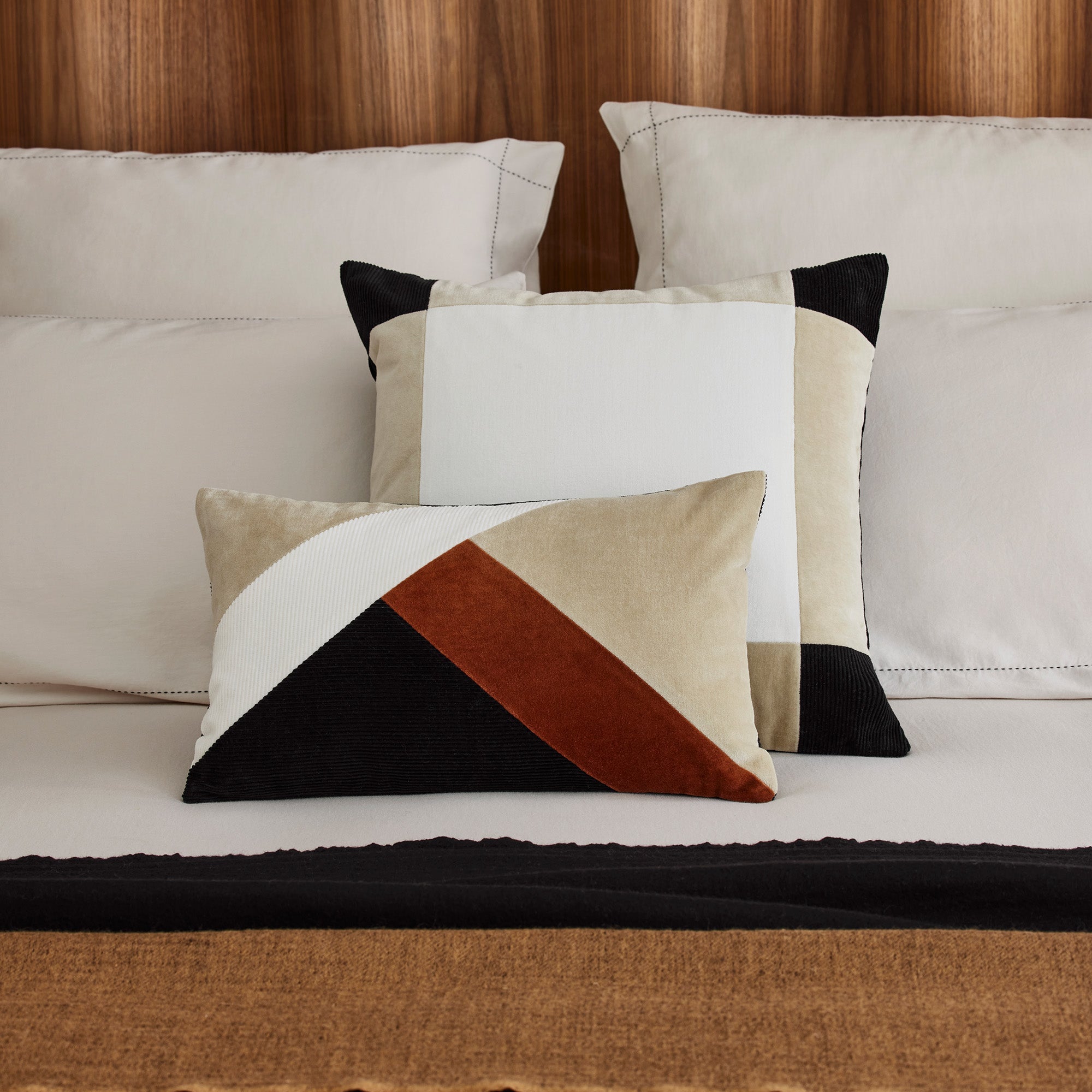 Housse de coussin GOTIE ivoire naturel et noir