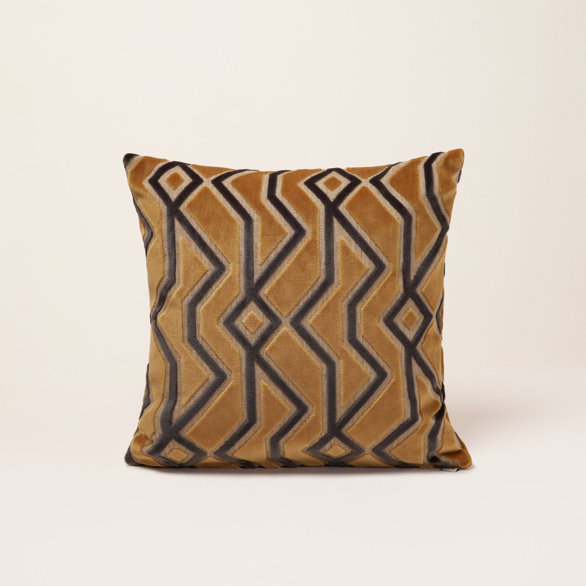Housse de coussin KUMBO ocre et noir