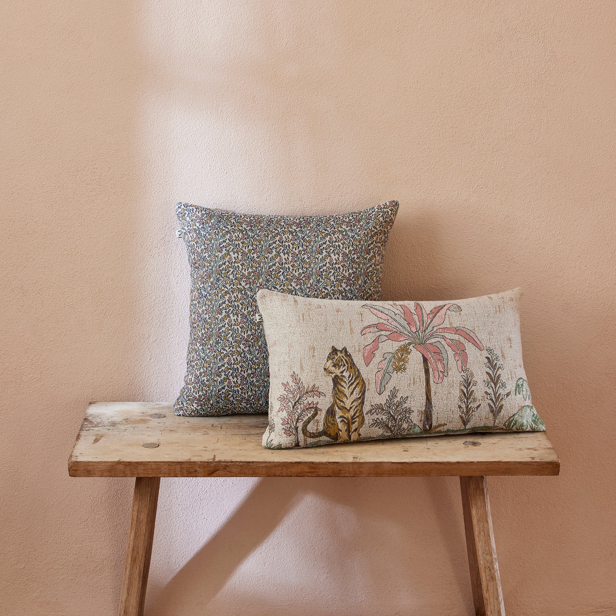 Housse de coussin LAKKARDA beige et pastels