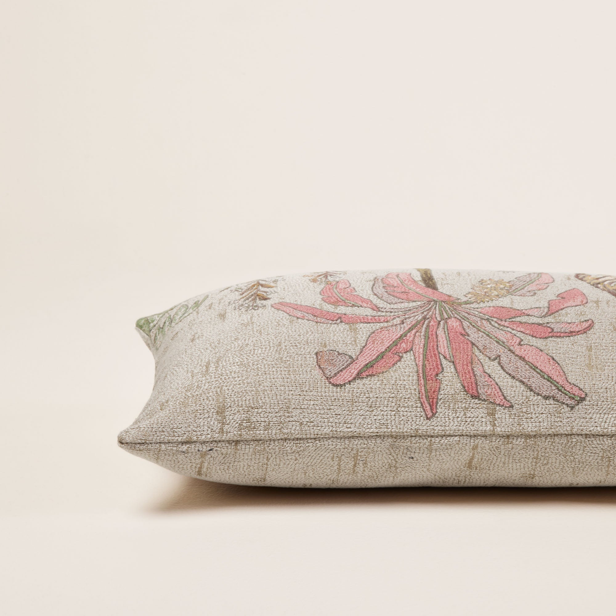 Housse de coussin LAKKARDA beige et pastels