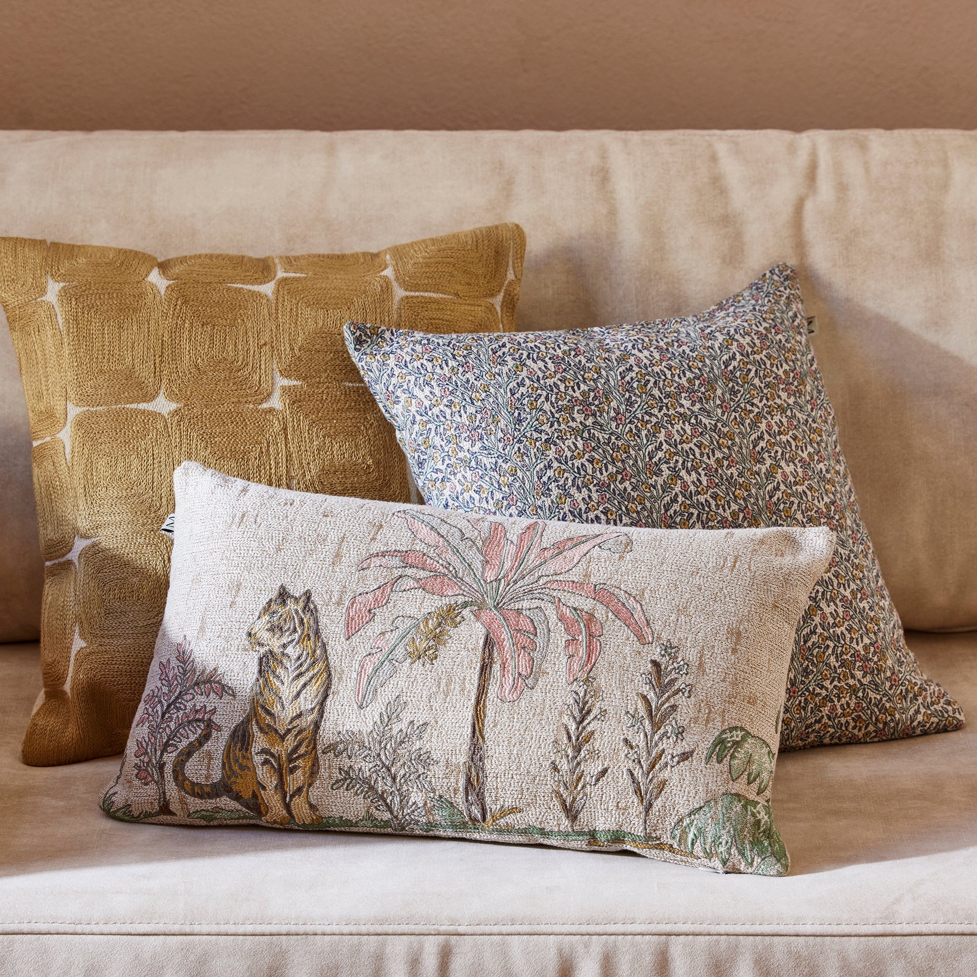 Housse de coussin MAHARA beige et pastels