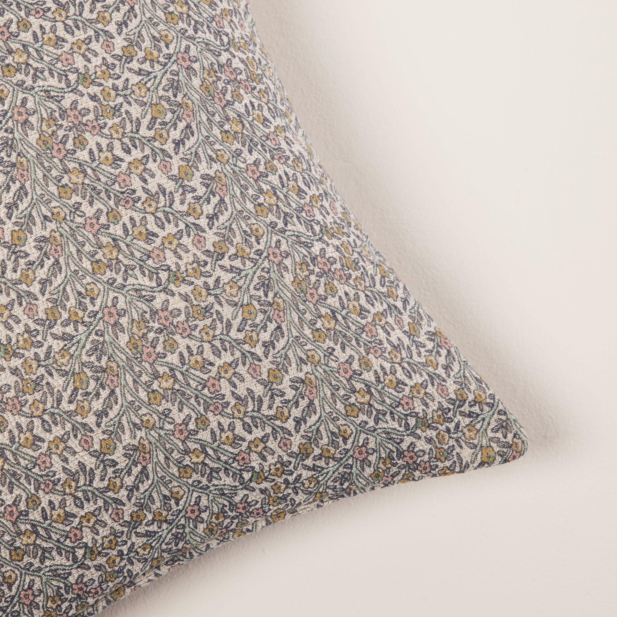 Housse de coussin MAHARA beige et pastels