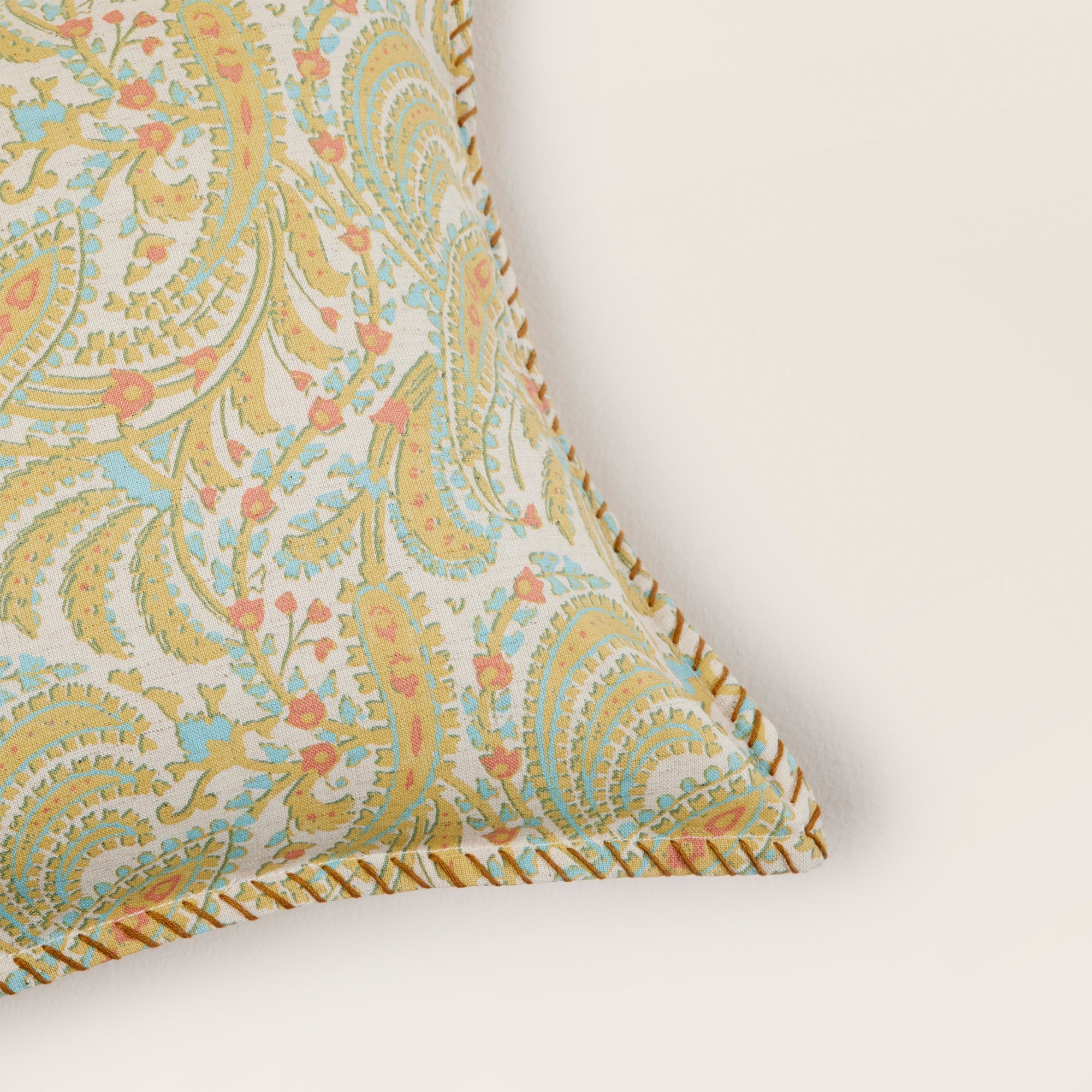 Housse de coussin PADMA jaune indien et écru