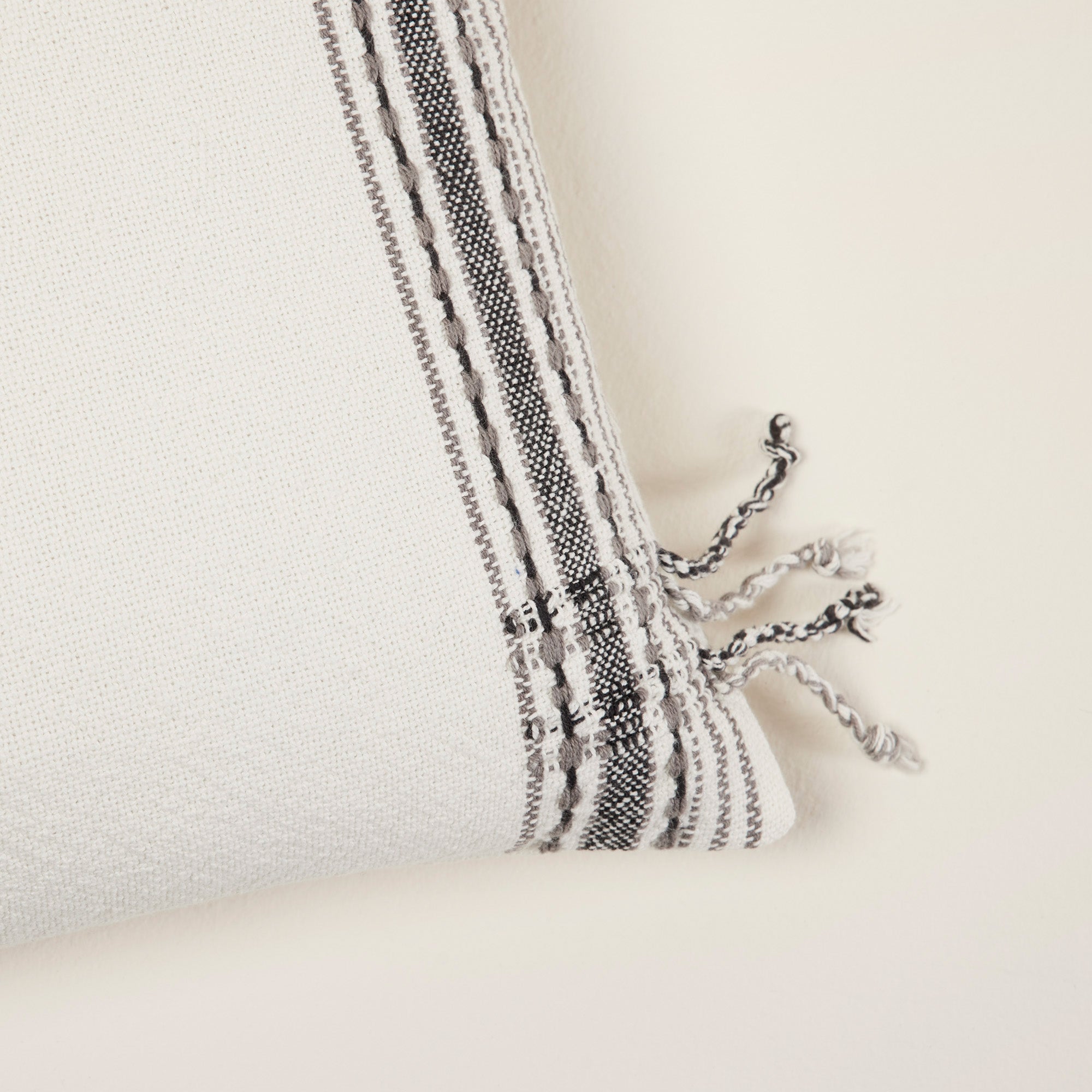 Housse de coussin PAVANI blanc et noir