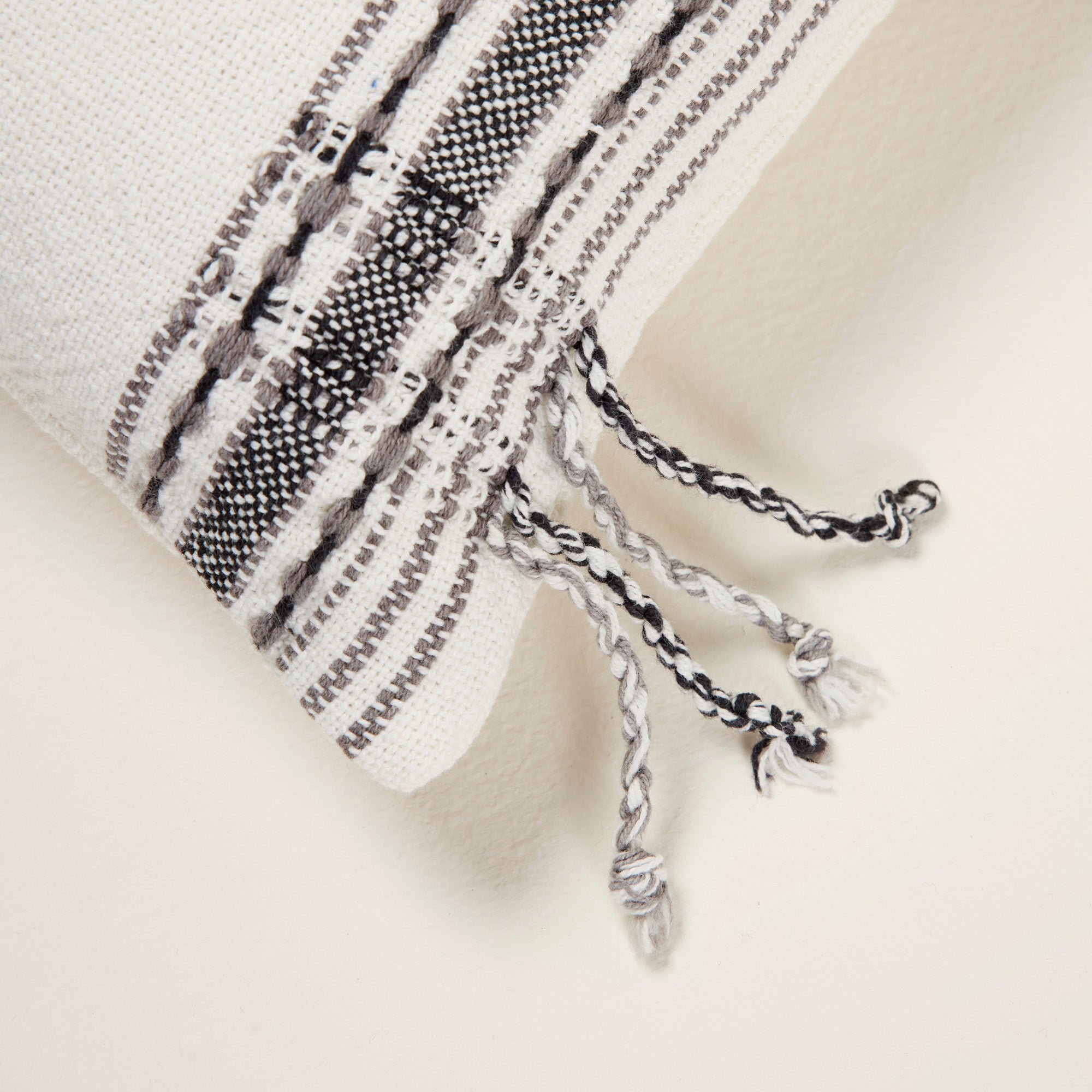 Housse de coussin PAVANI blanc et noir