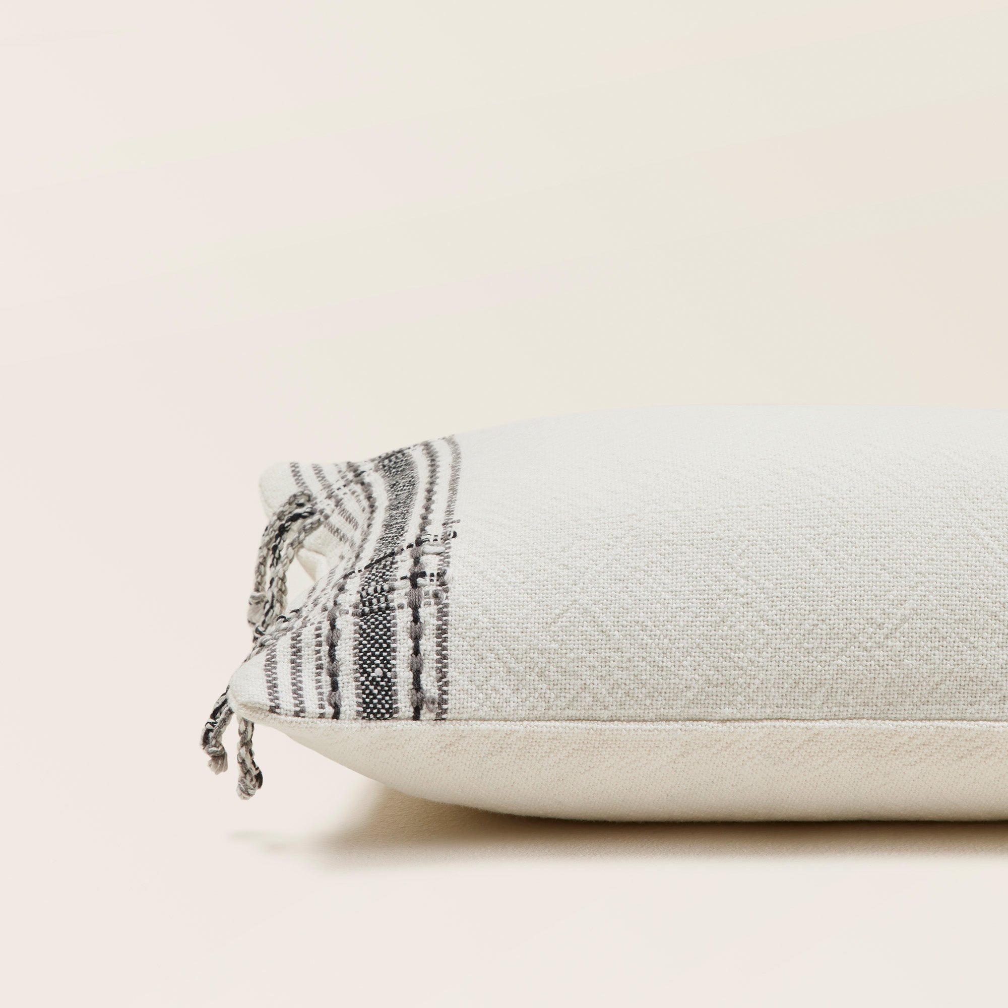 Housse de coussin PAVANI blanc et noir