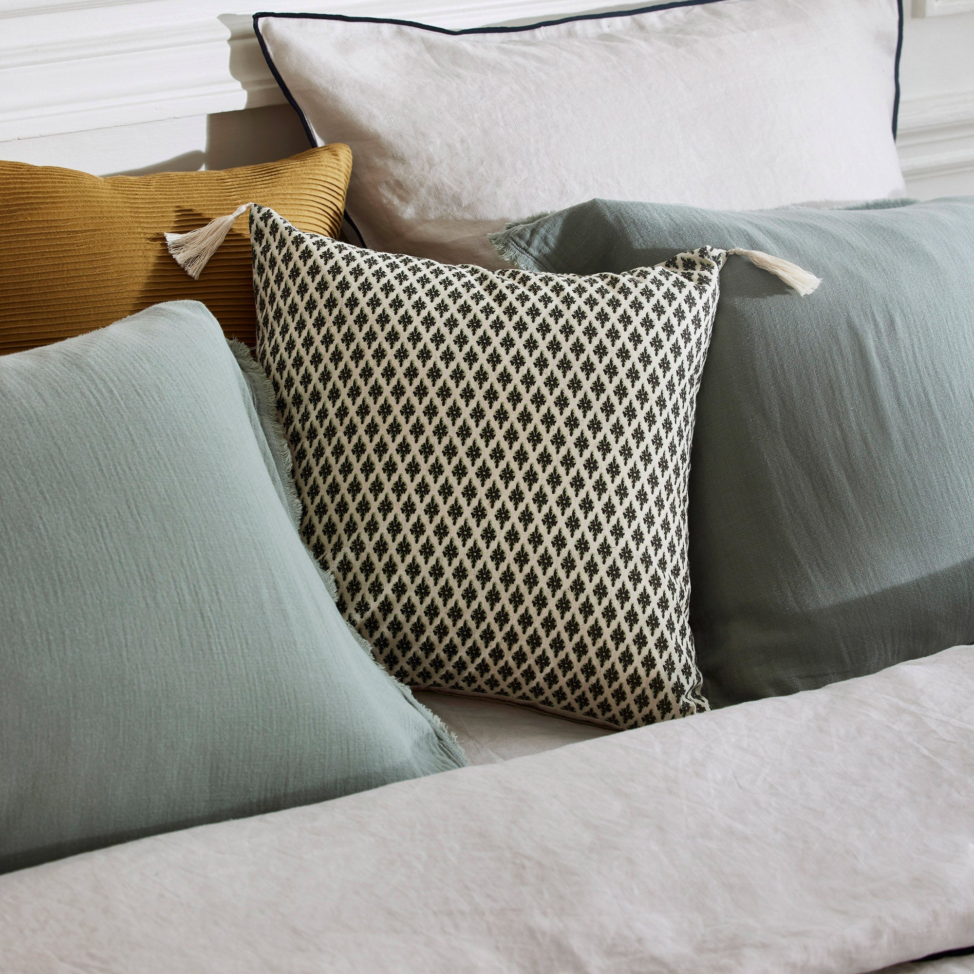 Housse de coussin SANJAY ecru et gris graphite