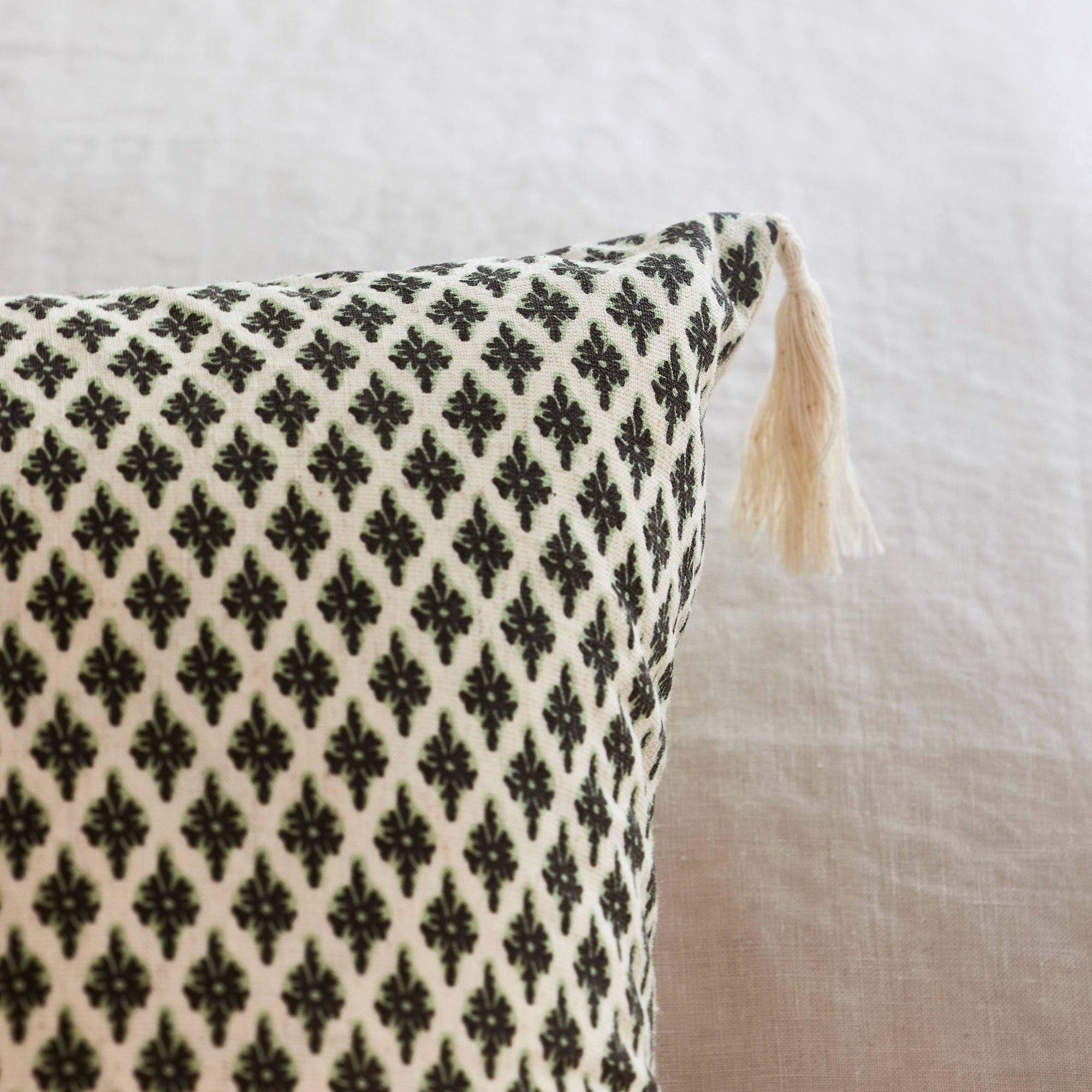 Housse de coussin SANJAY ecru et gris graphite