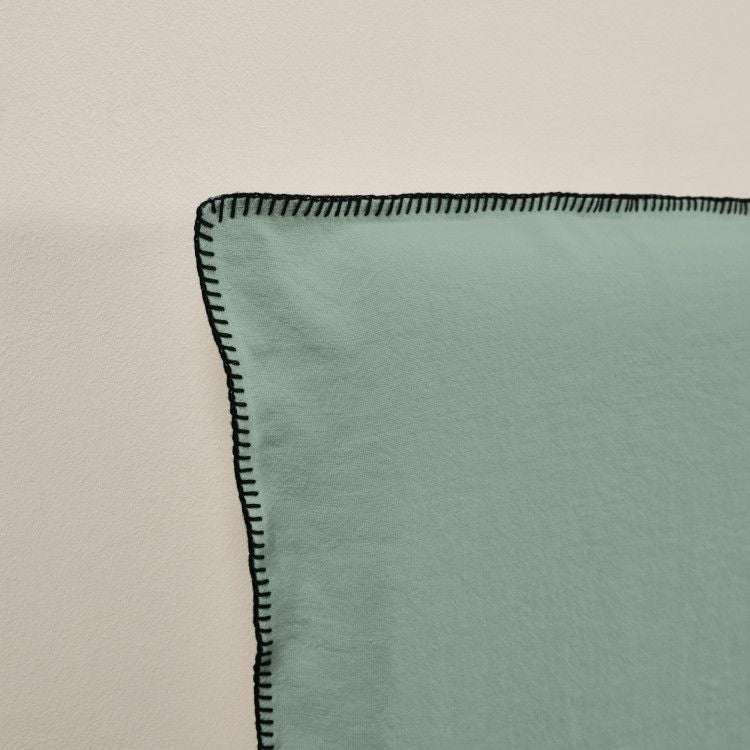 Housse de tête de lit NINO vert de gris et feston noir