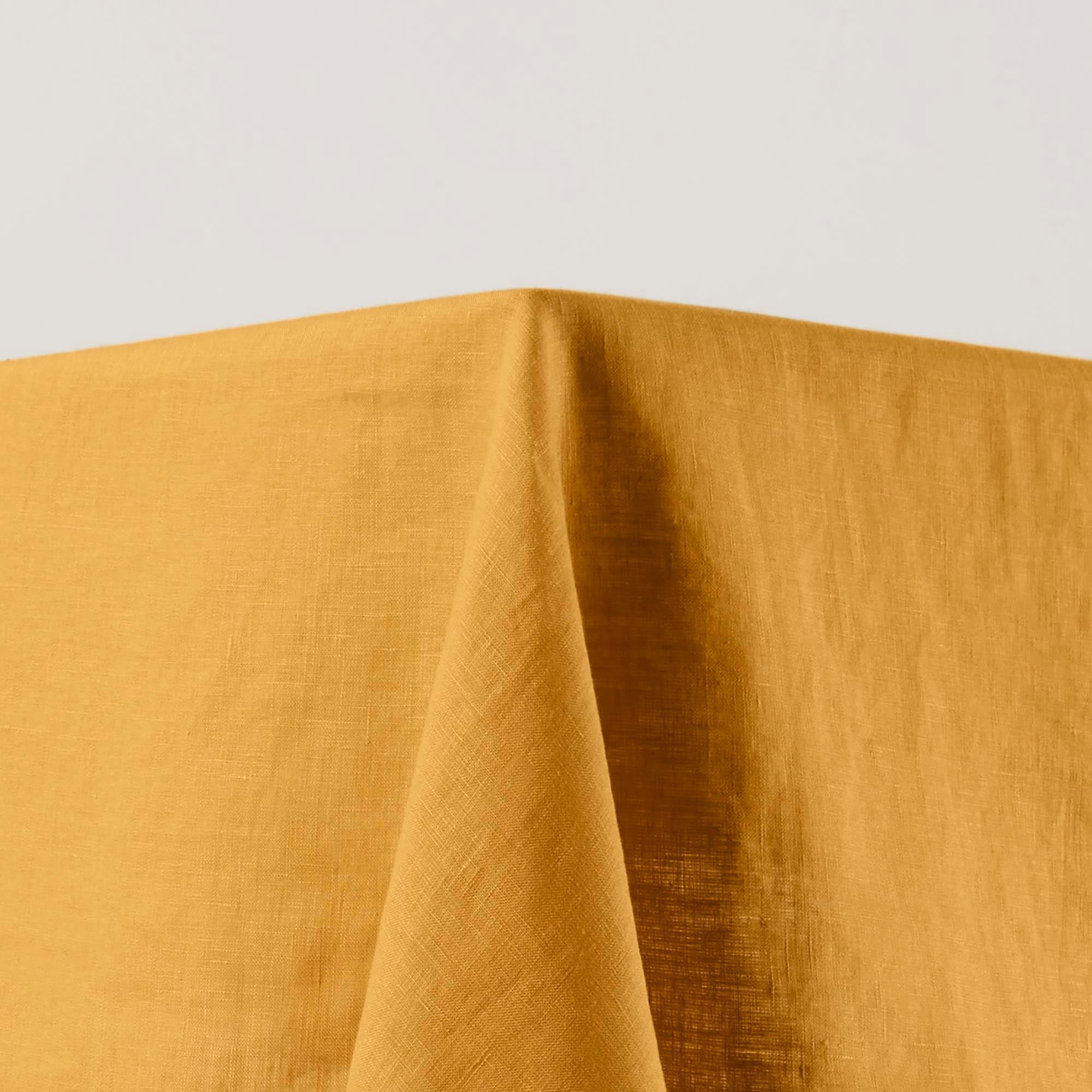 Nappe carrée CARLINA ocre et bourdon noir
