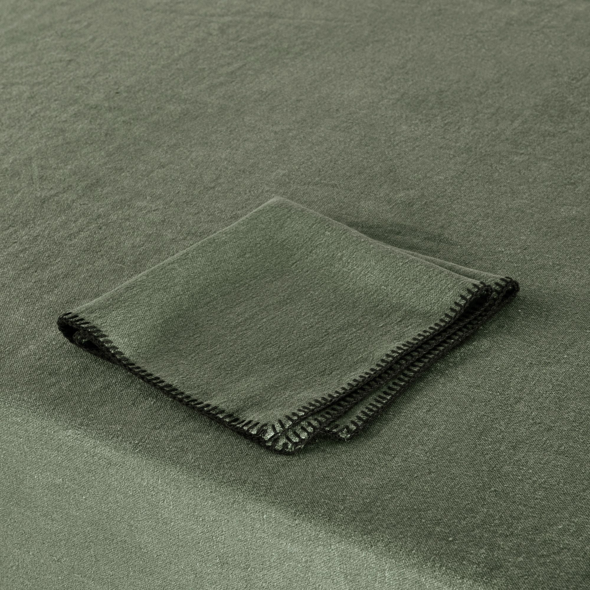 Nappe rectangulaire NINO kaki grisé et feston noir