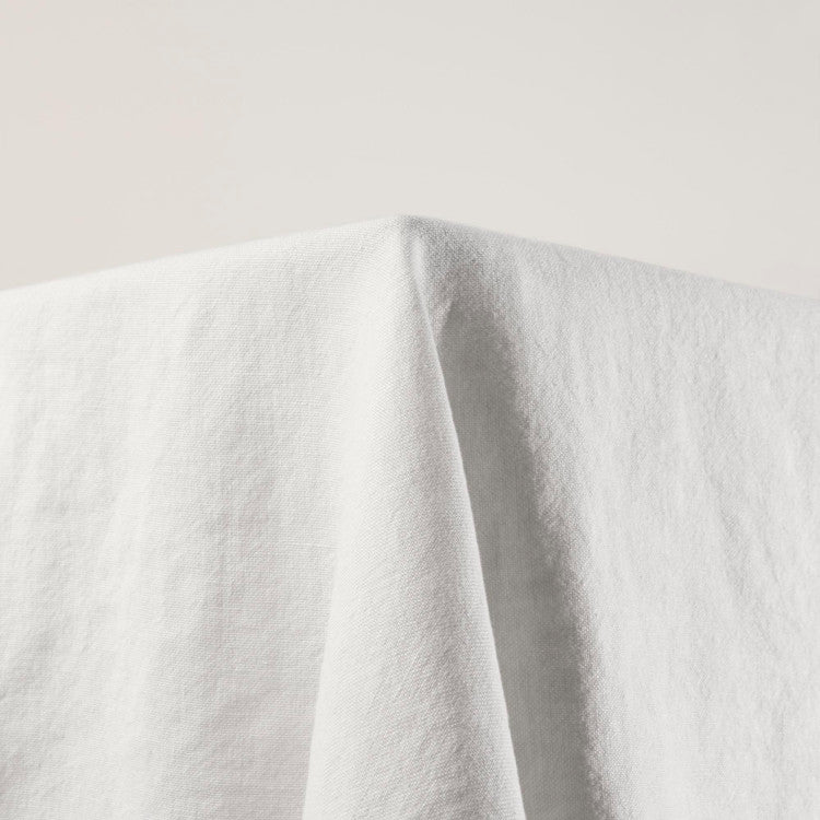 Nappe rectangulaire NINO blanc minéral et feston noir
