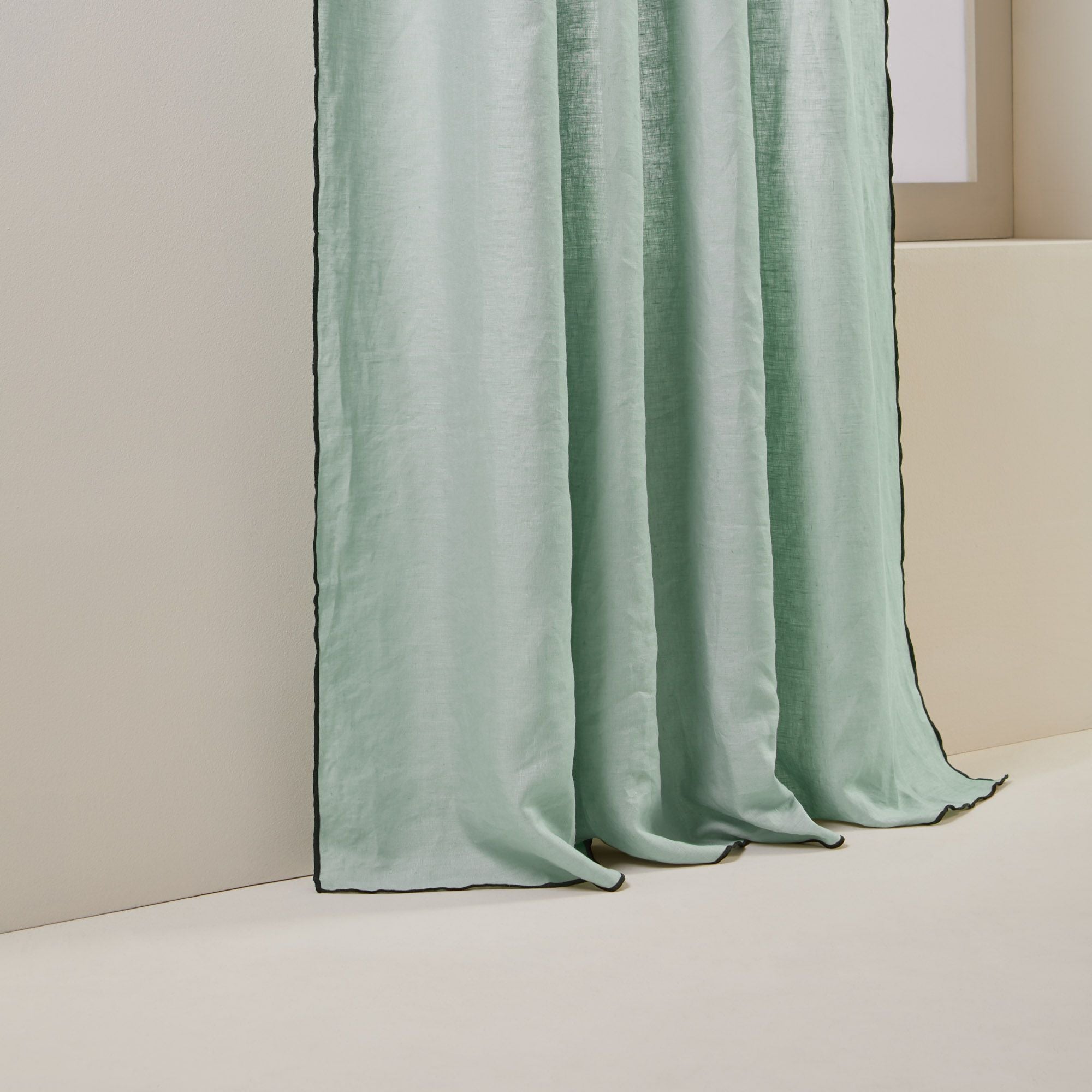 Panneau CARLINA tilleul et bourdon noir