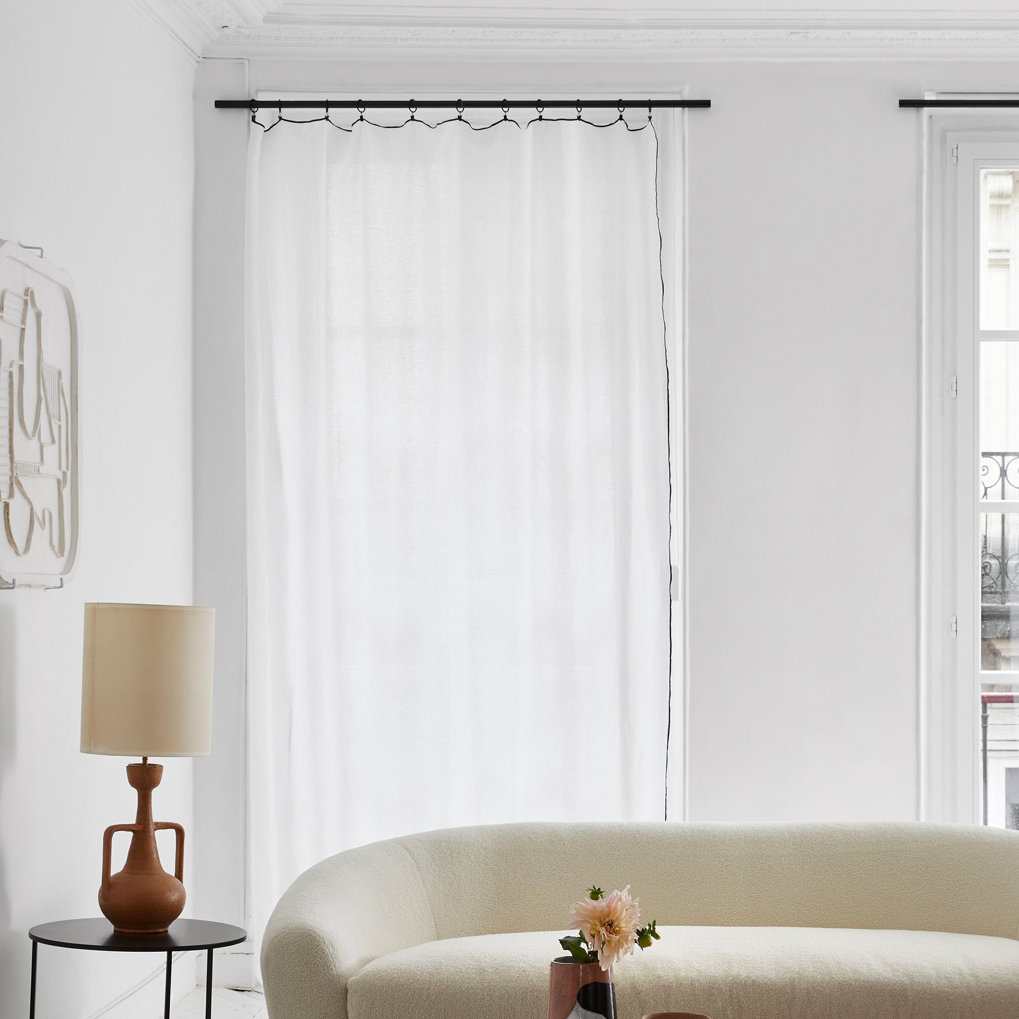 Panneau CARLINA blanc pur et bourdon noir