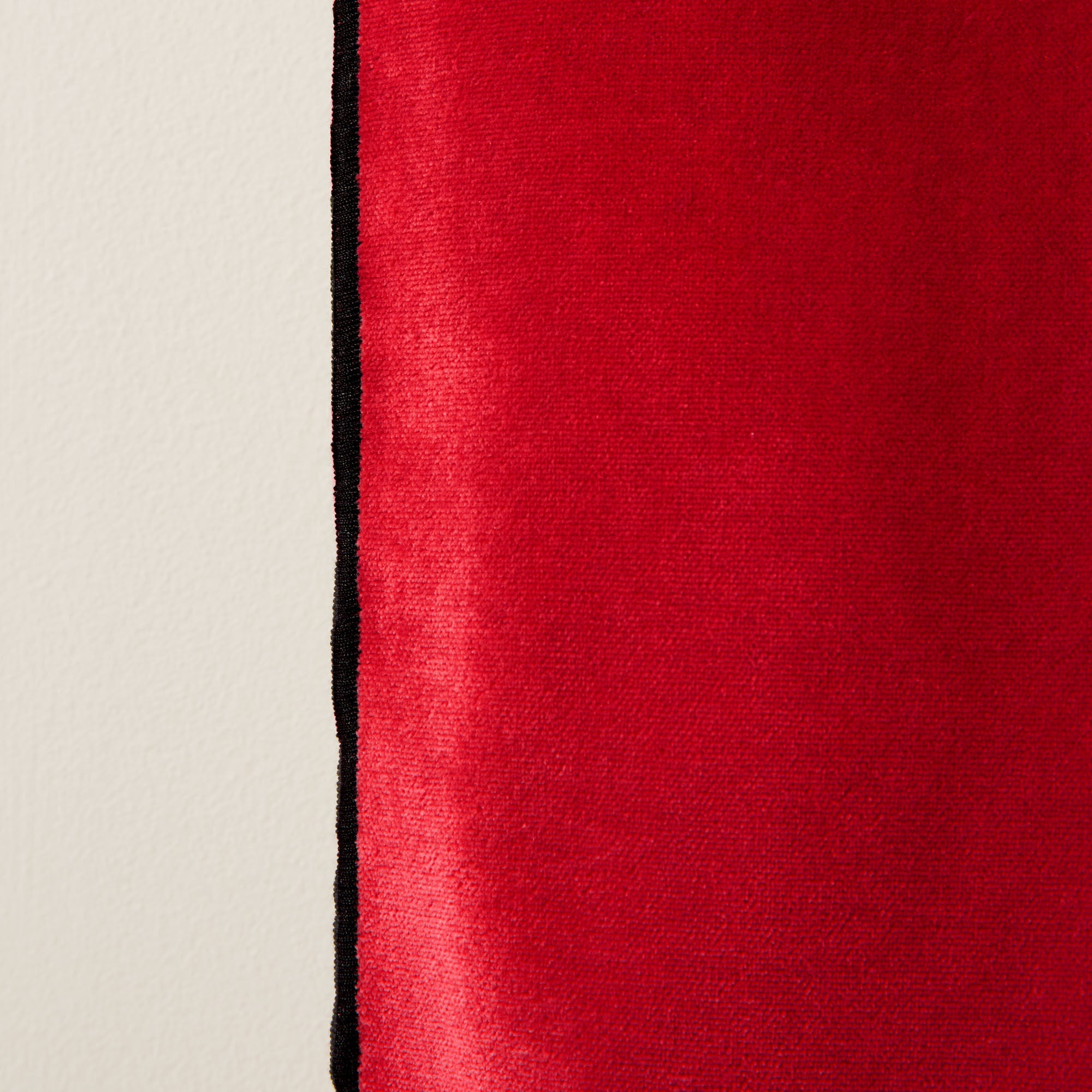 Panneau DARIO rouge opéra et bourdon noir