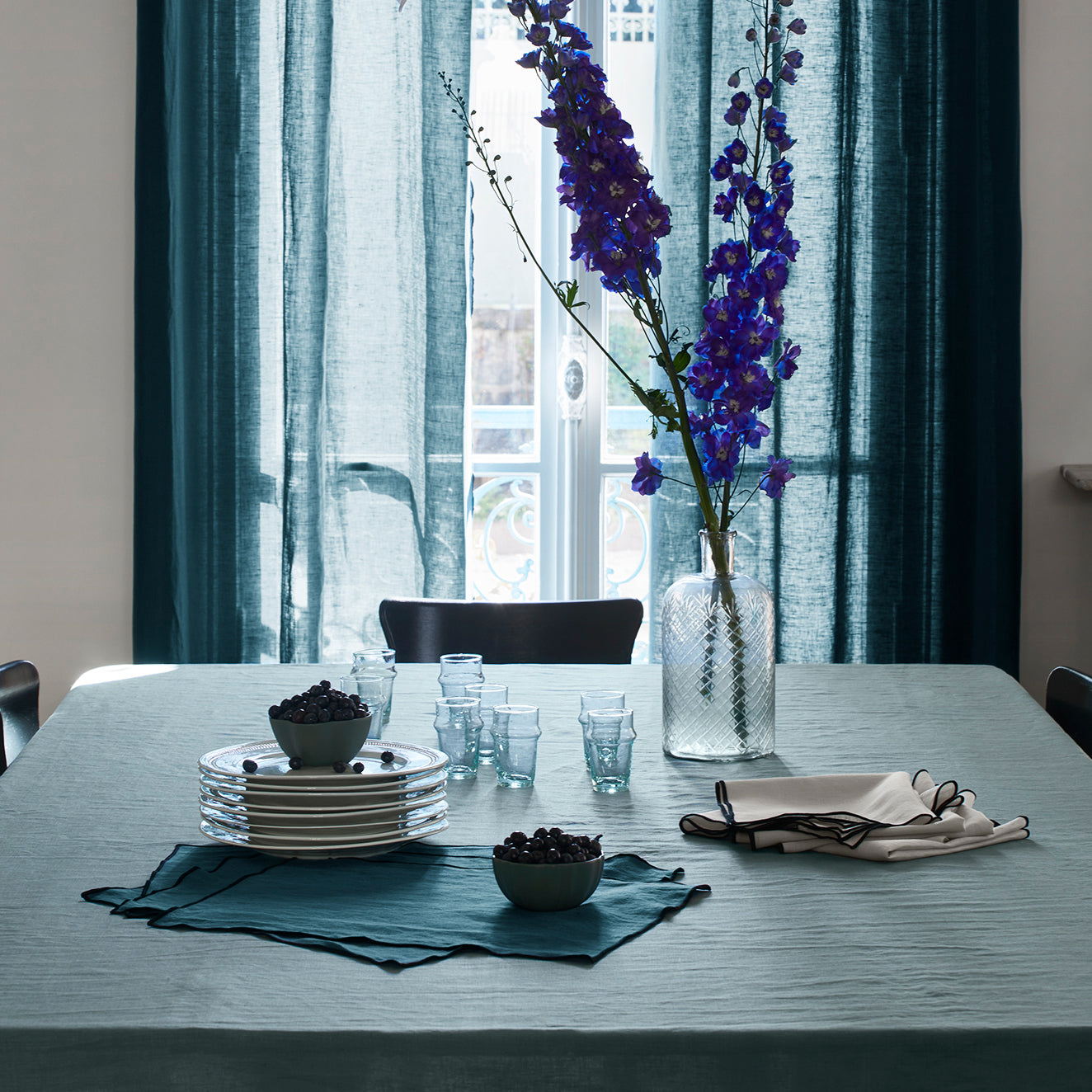 Rideau à galon fronceur CARLINA pétrole et bourdon noir