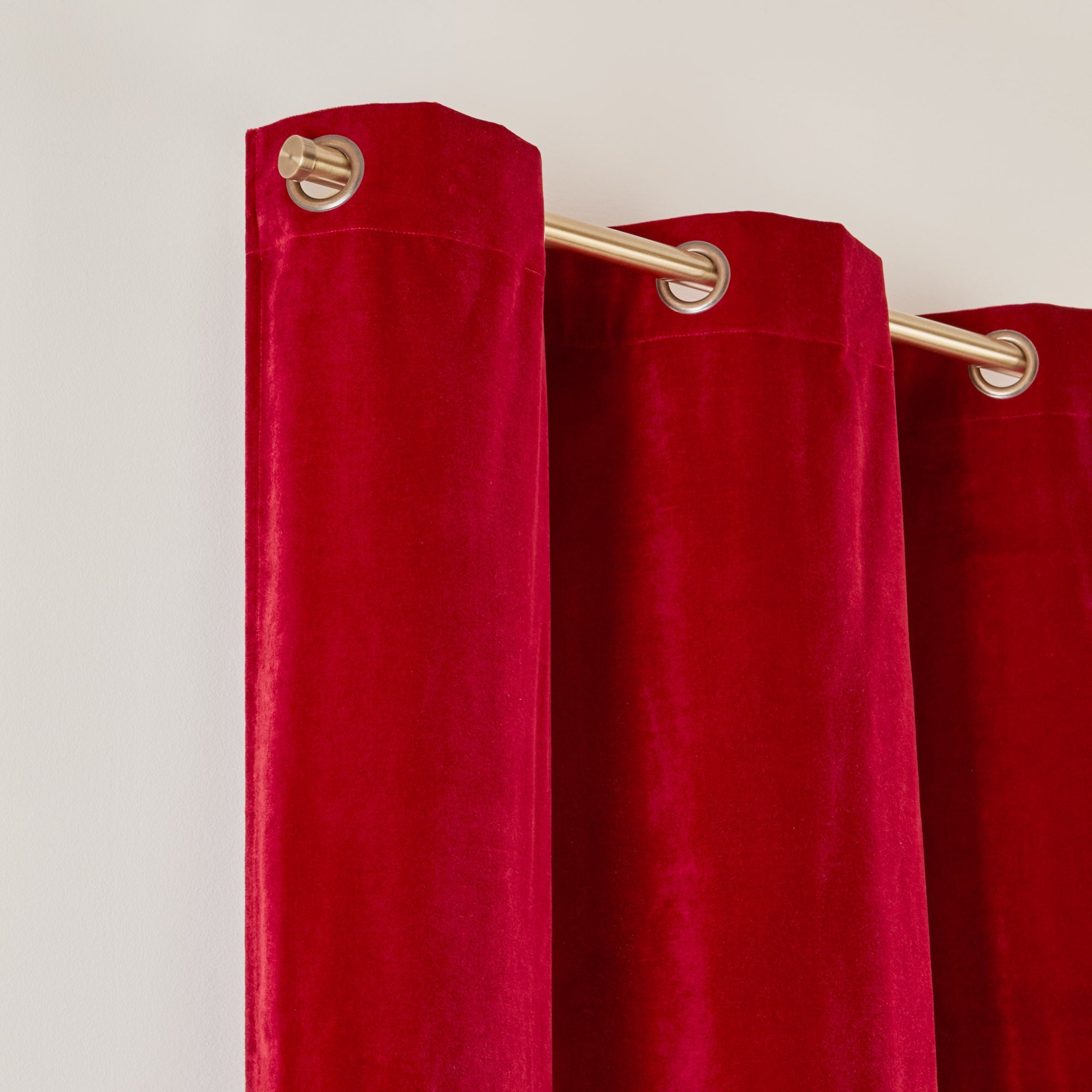 Rideau à oeillets dorés DARIO rouge opéra