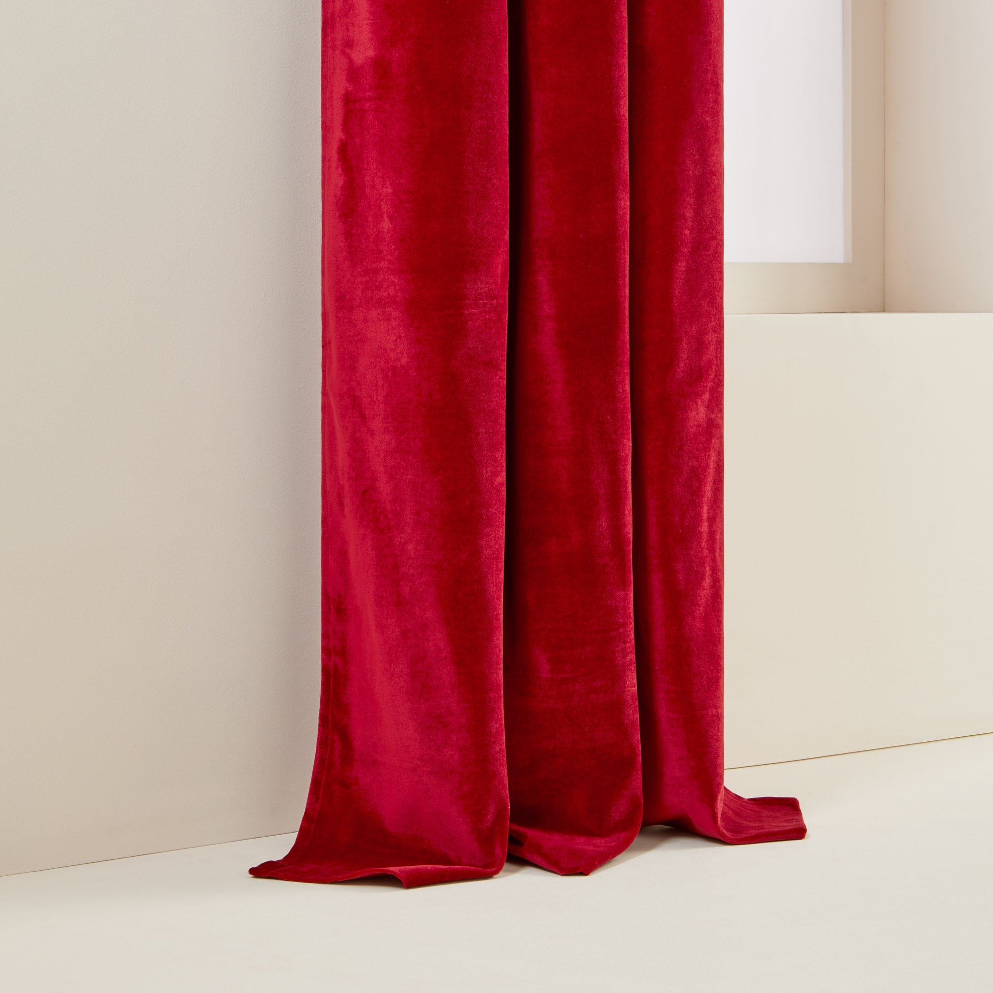Rideau à oeillets dorés DARIO rouge opéra