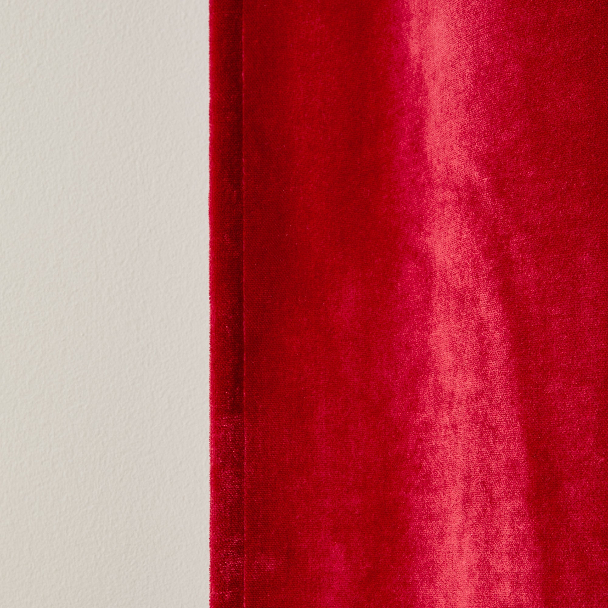 Rideau à oeillets dorés DARIO rouge opéra