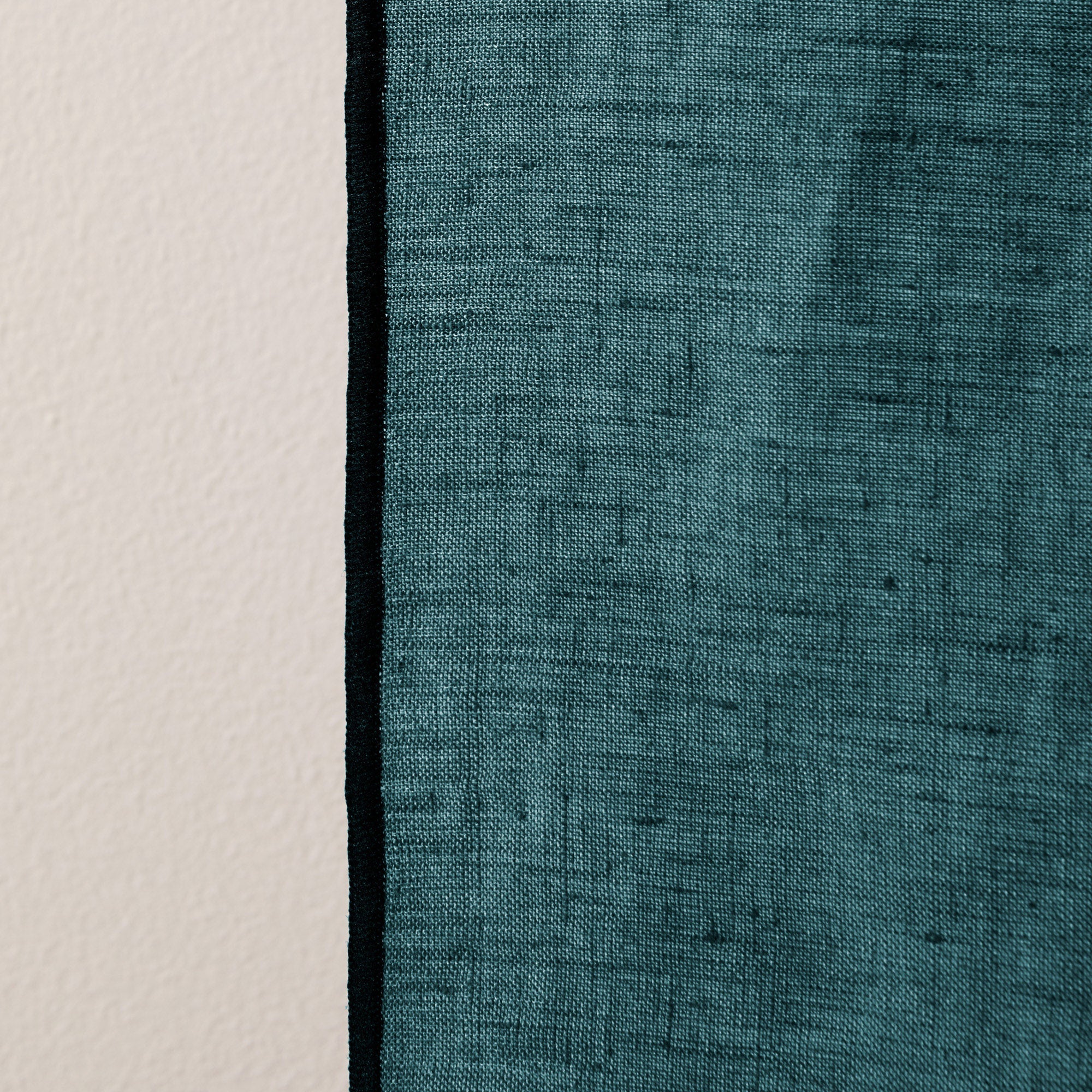 Rideau à oeillets noirs CARLINA pétrole et bourdon noir