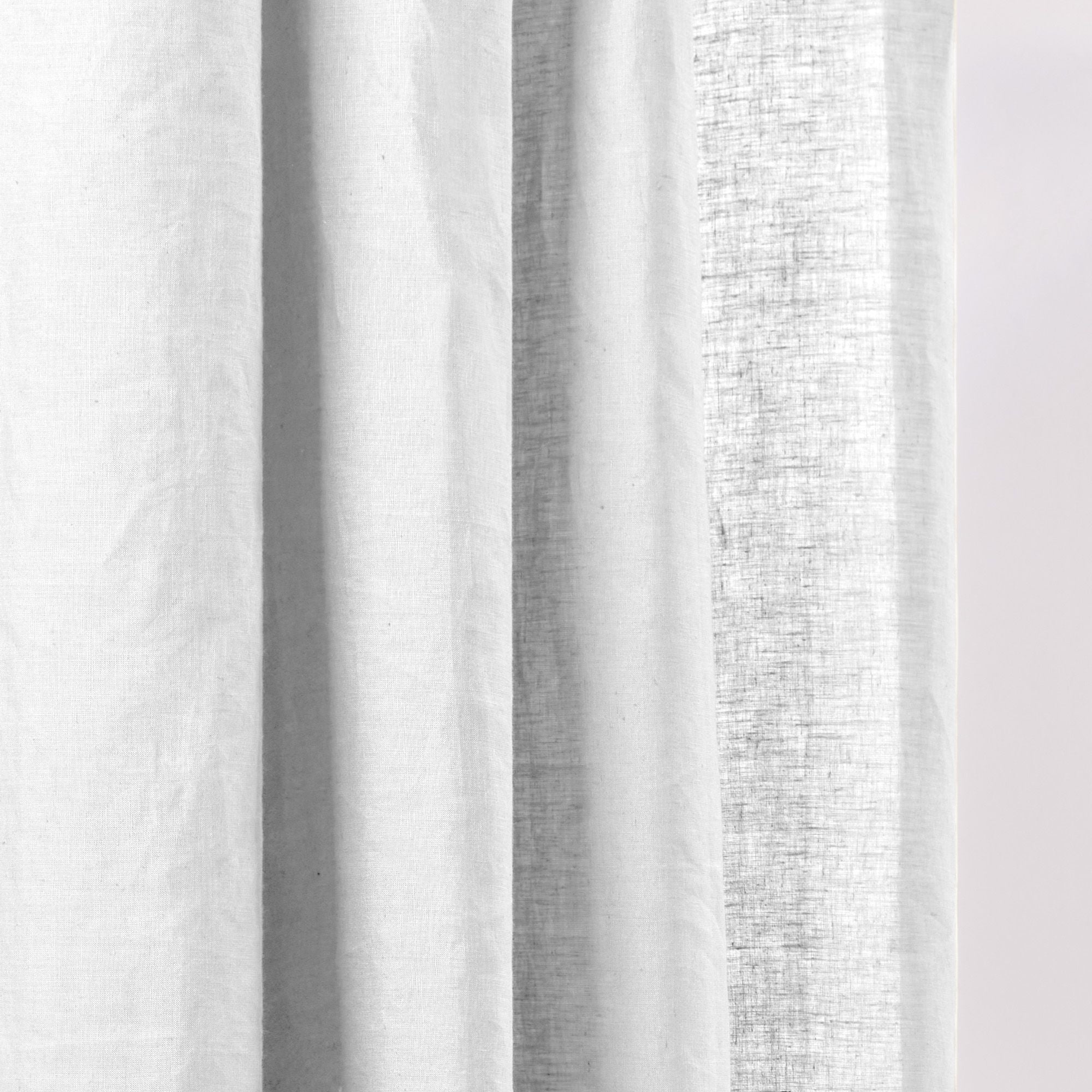 Rideau à oeillets noirs CARLINA blanc pur et bourdon noir