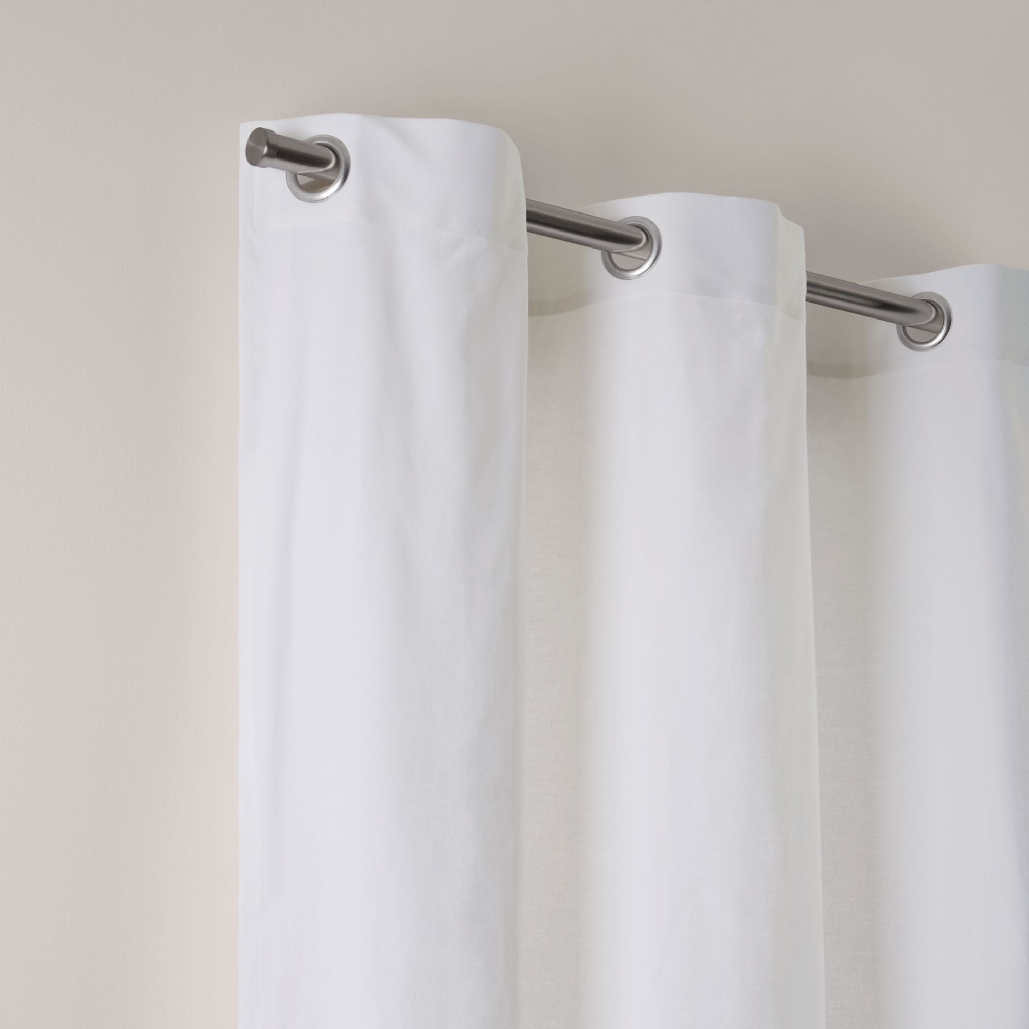 Rideau à oeillets noirs YAMI blanc