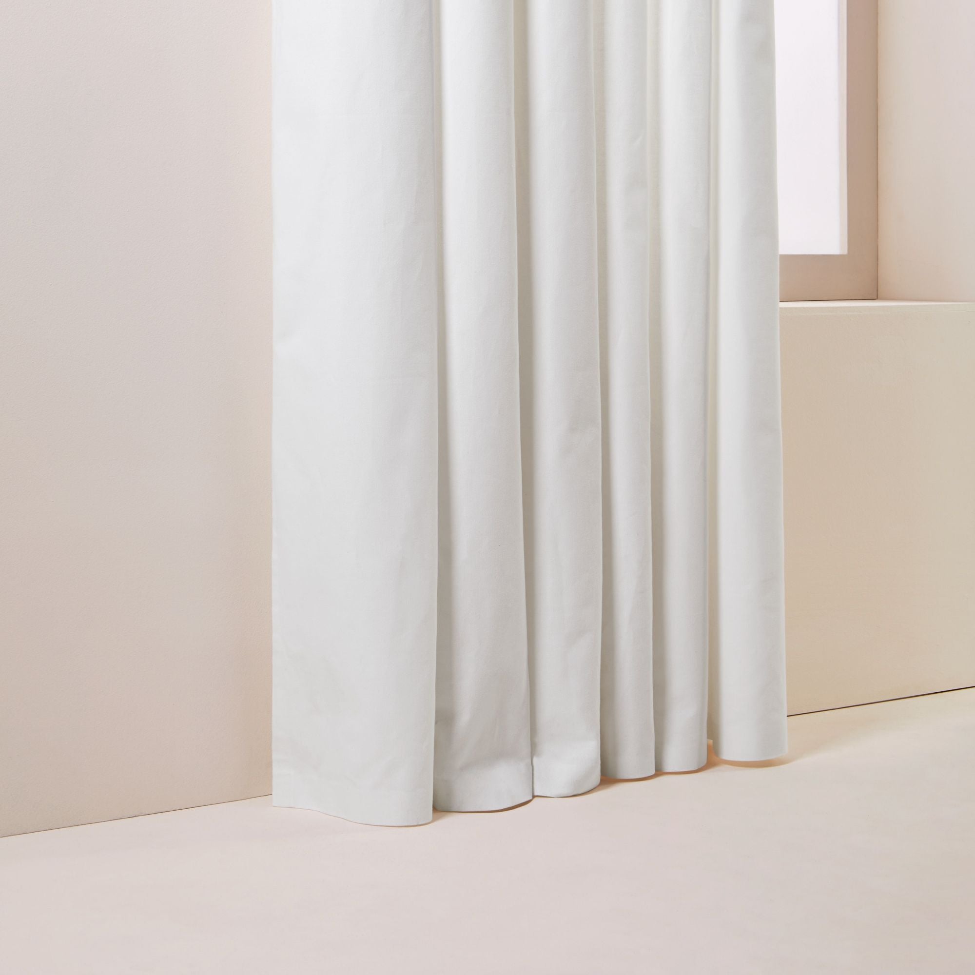 Rideau à oeillets noirs YAMI blanc