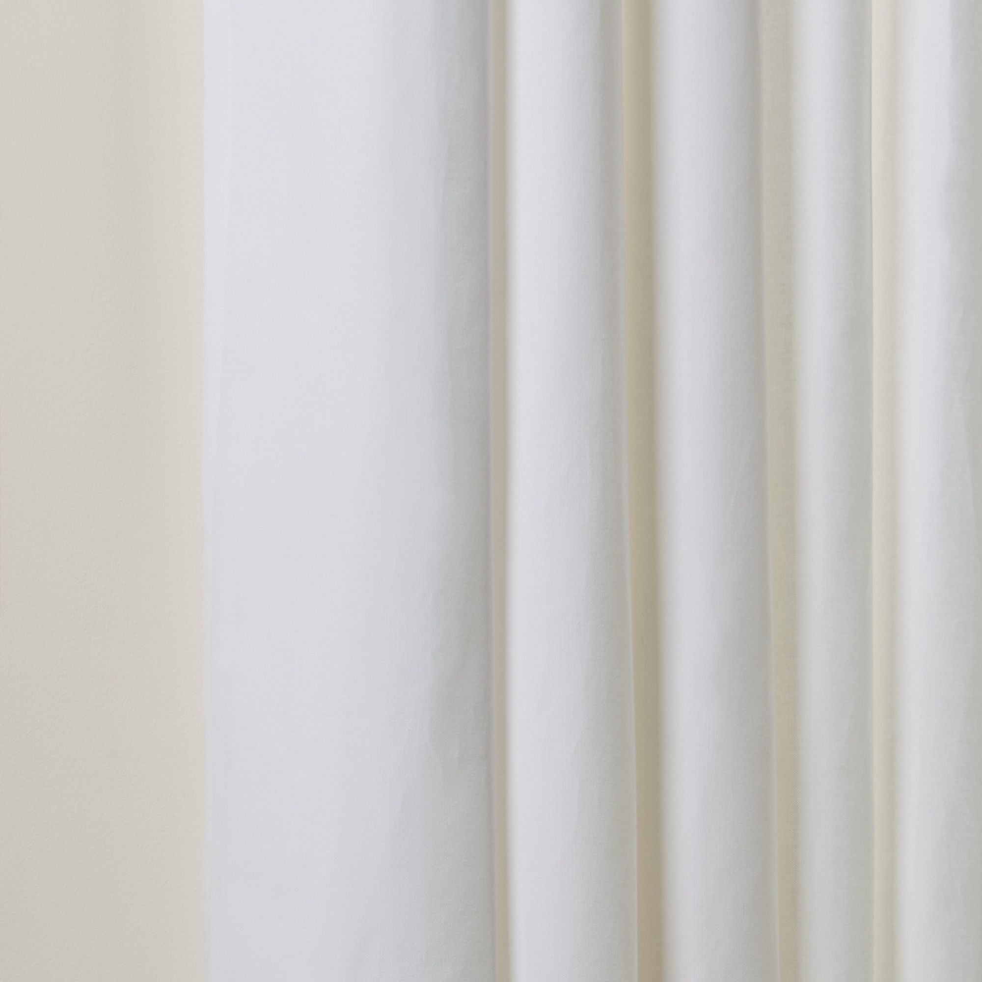 Rideau à oeillets noirs YAMI blanc