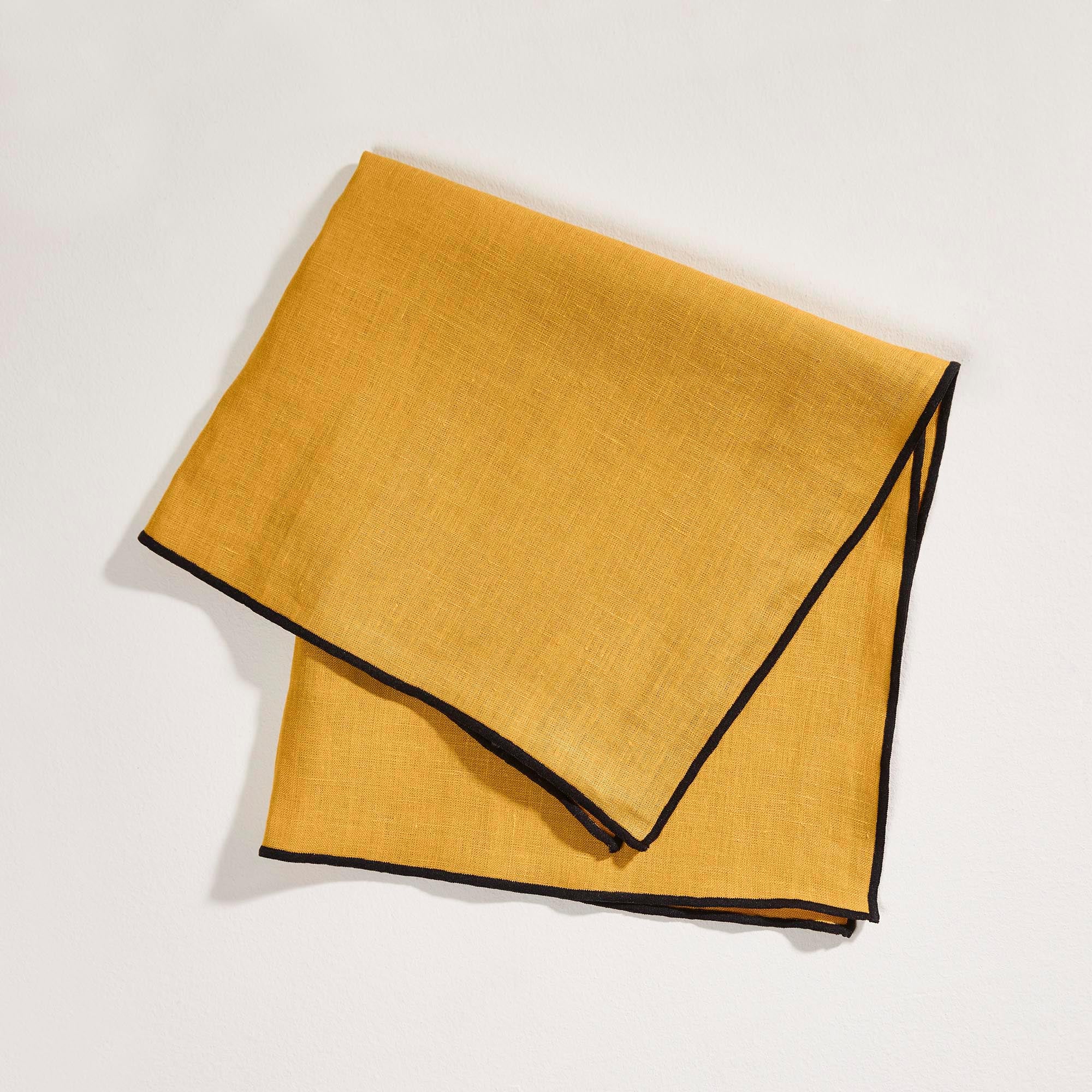Serviette de table CARLINA ocre et bourdon noir