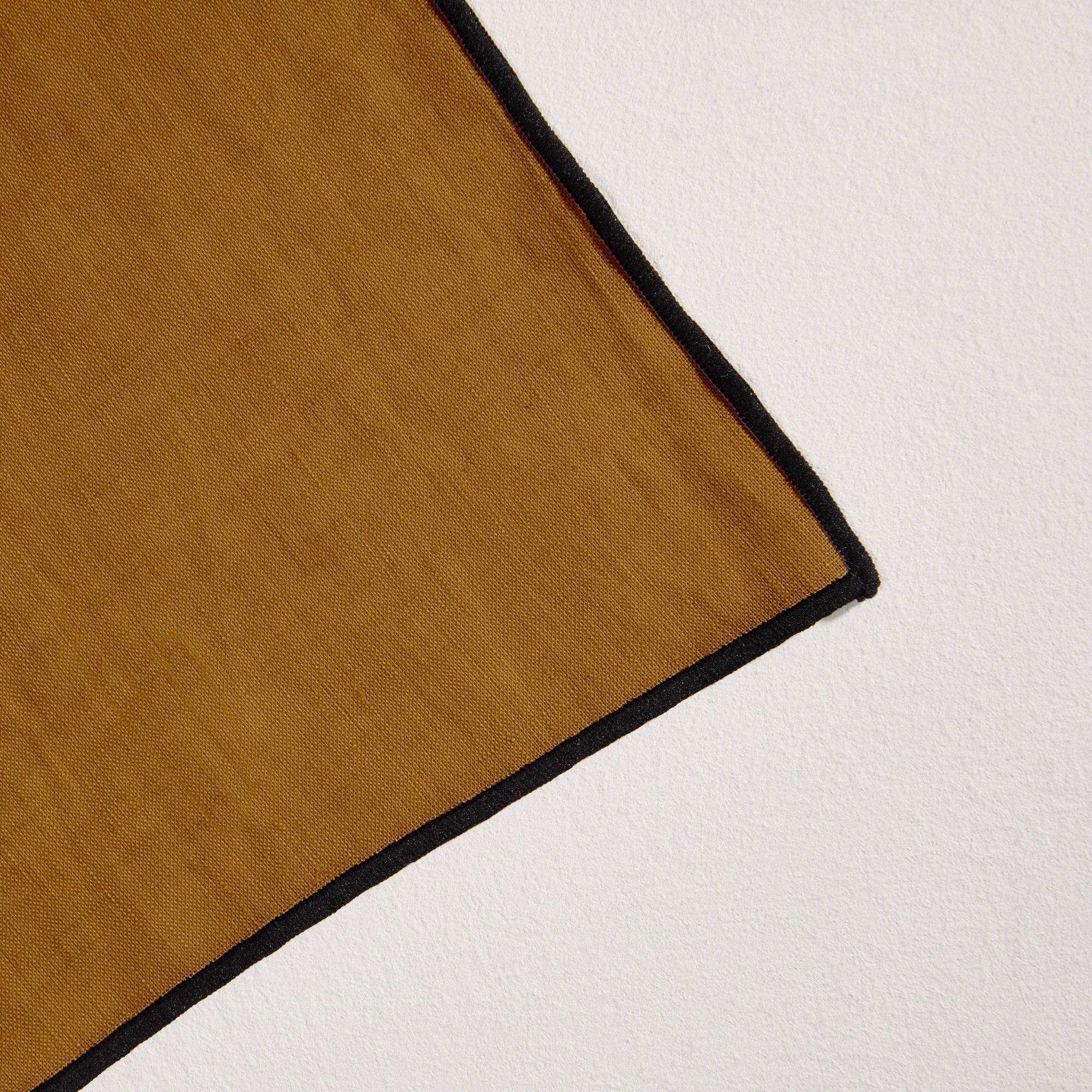 Serviette de table CARLINA bronze et bourdon noir