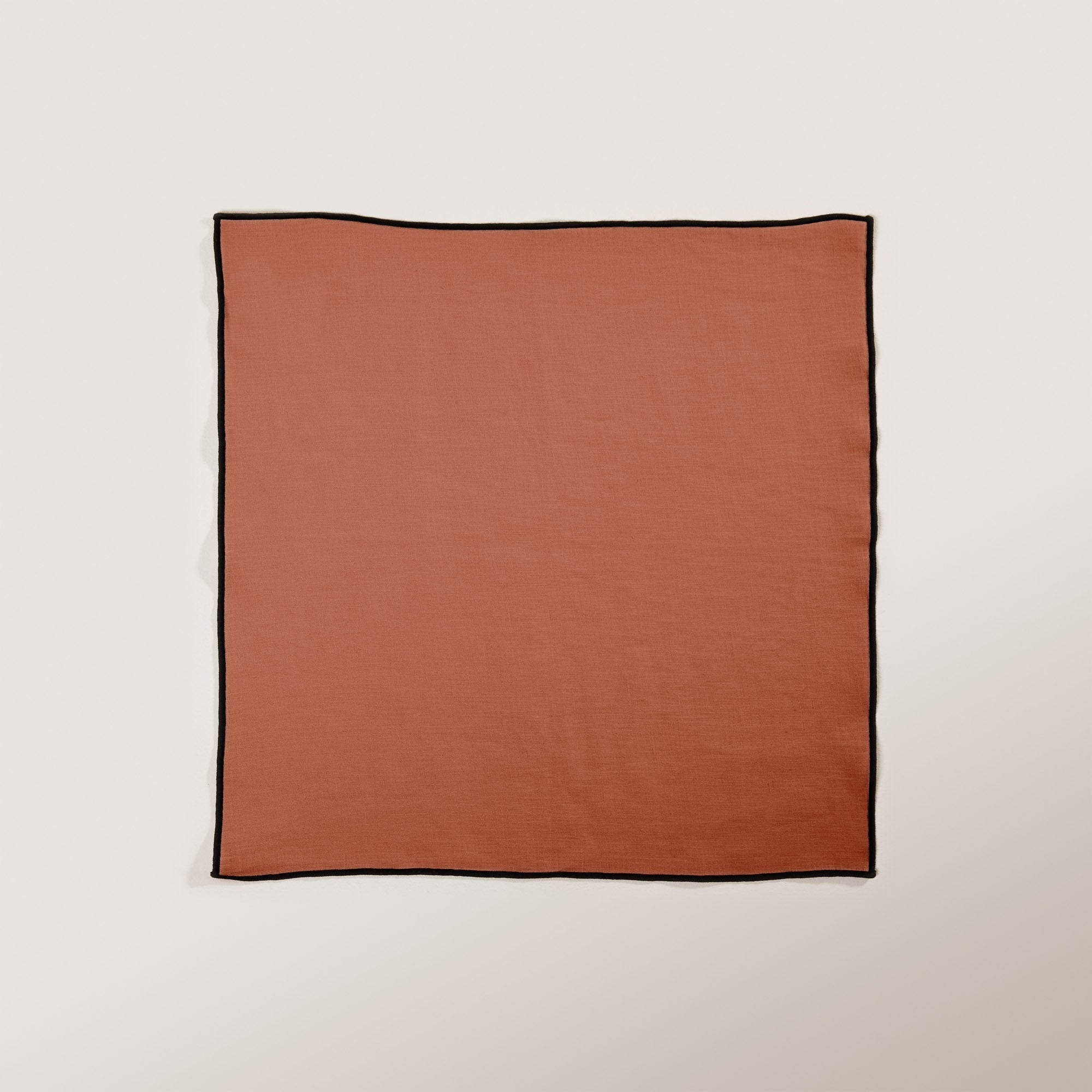 Serviette de table CARLINA terracotta et bourdon noir