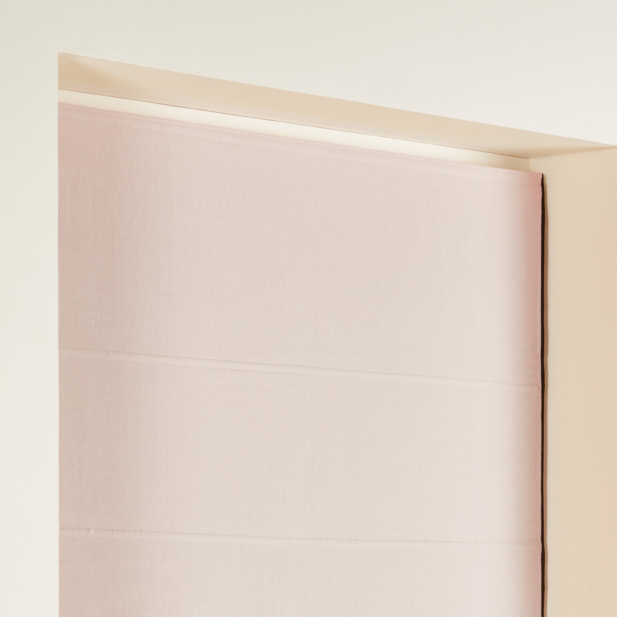 Store bateau occultant CARLINA rose poudré et bourdon noir