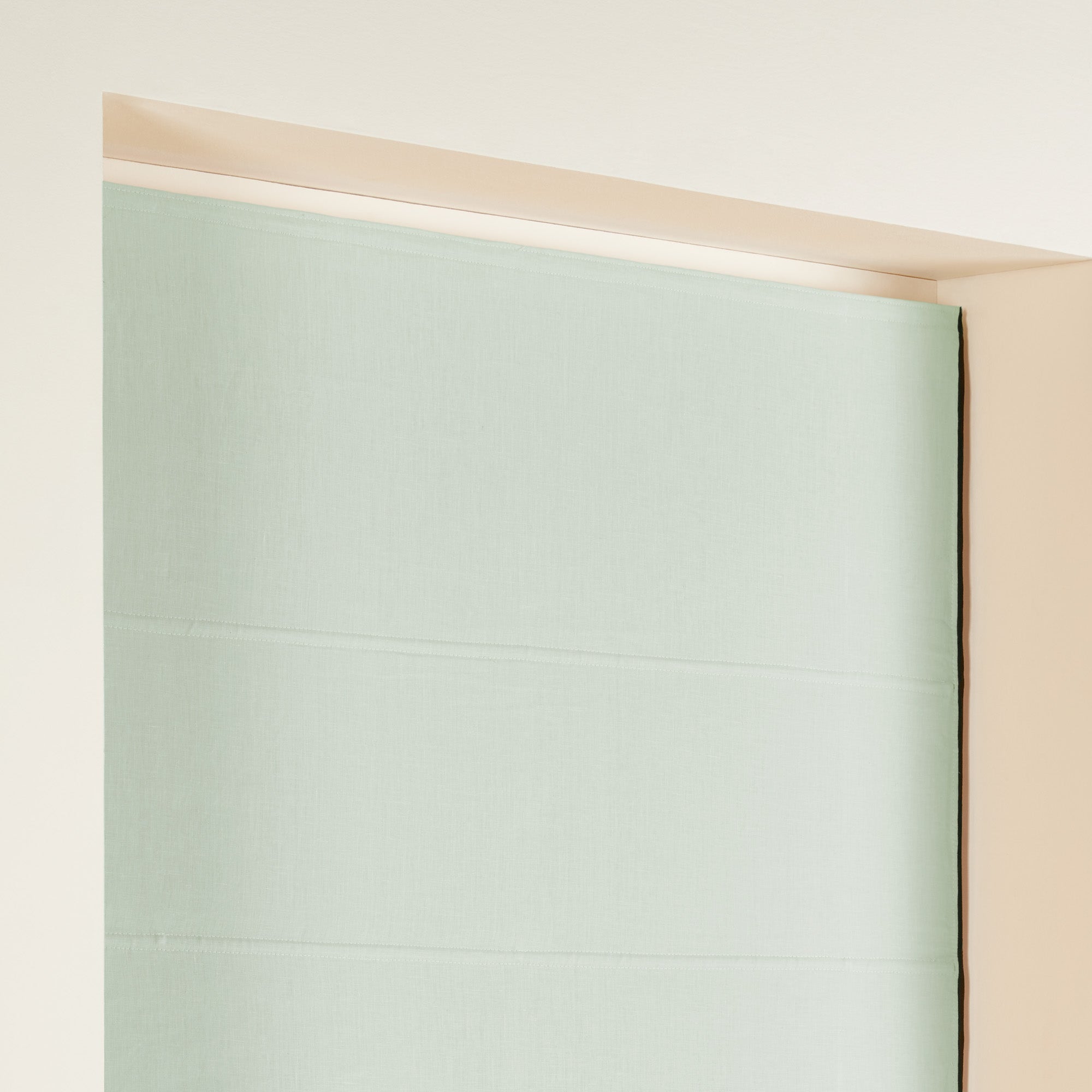 Store bateau occultant CARLINA tilleul et bourdon noir